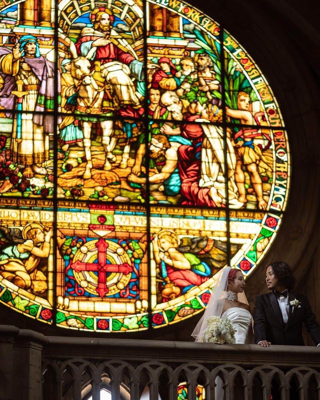 KENNY（吉原健司）さんのインスタグラム写真 - (KENNY（吉原健司）Instagram)「Wedding Photos in Firenze,Italia🇮🇹 @watabewedding でフィレンツェにて挙式してきました。  初イタリアはまず想像以上の建物の壮大さにやられ、ただ歩いてるだけで無数に出会う魅力的な街並、そしてイタリアの人々が醸しだす特有のムードに撮影中も気分を最高に盛上げしてくれました。 本当にフィレンツェでの挙式、ウェディングフォトはおすすめだよ👍🏾 それだけでも十分良すぎる思い出でしたが、 @watabewedding スタッフみなさんの親切丁寧な対応で終始不安もなく色んなシーン、色んな衣装で撮影を無事に終えられたのも、やはり良き思い出の重要なワンピースだと思います。 本当にありがとうございました。  たくさんいい写真があがってきて1投稿じゃ収まらないから後日、アップしていきます✌️ こうして夫婦でまた一つ思い出を刻めたのも嬉しく思います。  @amixxamiaya いつもありがとう。  produce by  @espousal_wedding_event @watabewedding Photo by @laviefactory  #ワタベウェディング  #watabewedding #ESPOUSAL #エスポーザル #laviefactory #ラヴィファクトリー」7月16日 20時02分 - kenny_yoshihara