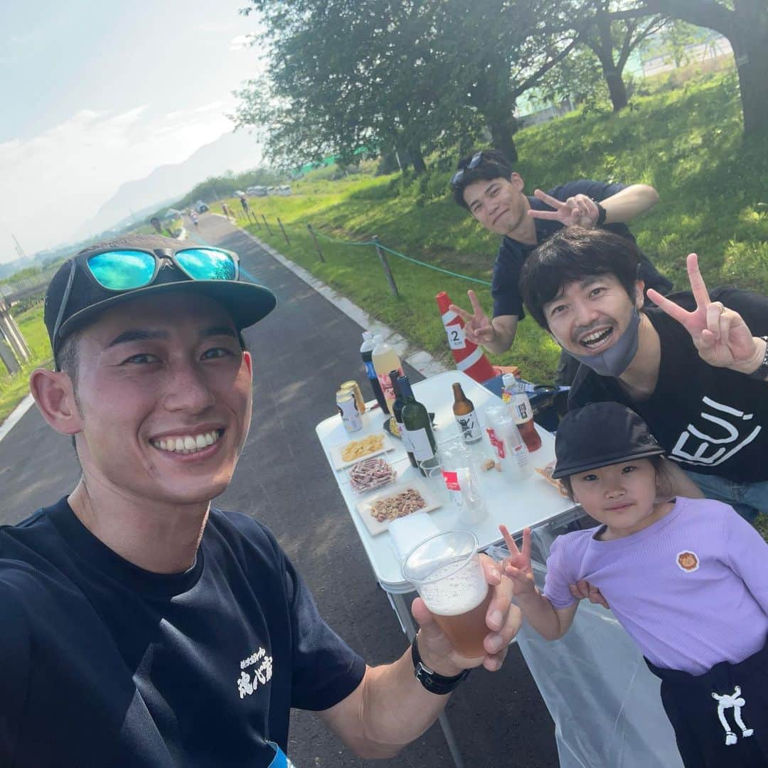 重盛赳男さんのインスタグラム写真 - (重盛赳男Instagram)「小布施見にマラソン🏃 5年ぶり2回目の出場でした！  タイムは1時間34分27秒。 今年もエイド満喫ラン！  充実のエイドも沿道の応援も、相変わらず最高の大会✌️ 皆さん暑い中お疲れ様でした🫠  #小布施見にマラソン #小布施見にマラソン2023 #ハーフマラソン #halfmarathon #重盛赳男 #ビールおいちい #アナウンサー」7月16日 19時54分 - shigemoritakeo