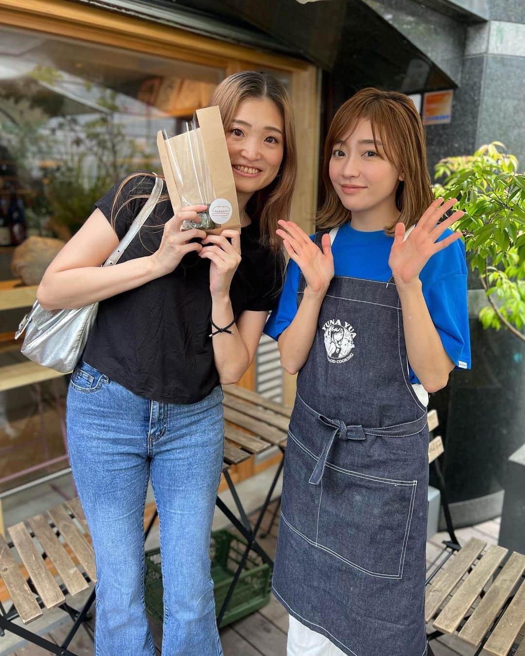 ゆなゆあさんのインスタグラム写真 - (ゆなゆあInstagram)「・ 【 第5弾！美味しいオフ会開催のお知らせ 】  ﹨毎月恒例イベント！今月は7月22日(土) ∕  ナッツ料理研究家である @otonakasara 紗良さんとの ”コラボイベント” も早いもので5回目！  今回は、第5回目という事で時間を 19:00〜にずらした”オフ会”を開催します！！✨️  内容は、、、 無添加＆グルテンフリーはもちろん、 スーパーフードや自然栽培野菜を使用して  身体と心が喜ぶ栄養価の高いご飯を食べながら いつもと違った雰囲気でわいわい楽しみましょう！☺️  といった新しい取り組みを”オフ会”として行います！  パン作りWSでは無いので、いつもより更に 気軽にわいわい楽しめる会となっております！‪‪𓂃 𓈒𓏸✎  今回のテーマは《 夏バテ予防 》という事で…  エネルギー溢れる旬野菜をたっぷりと使用した 暑い夏に効果的なメニューになっております🌴  ”食べて” ”交流して” 心身ともに健康的な自分へ！  夏の夜を皆さんで是非楽しみましょうー！🎐🫧𓂃 𓈒𓏸◌  ╍ ╍ ╍ ╍ ╍ ╍ ╍ ╍ ╍ ╍ ╍ ╍ ╍ ╍ ╍ ╍ ╍ ╍ ╍ ╍ ╍ ╍ ╍ ╍   今回のおしながき（夏バテ予防メニュー）  ＊夏野菜のサンボル数種とカレープレート （紗良さん担当 ∕byスリランカテイスト）  ＊テフ粉と枝豆の夏野菜ちぢみ ＊ドラゴンフルーツとクロレラの九龍球ソーダポンチ  （私担当 ∕by夏バテ予防スーパーフード） ※YouTubeにて公開のメニュー等が中心  ╍ ╍ ╍ ╍ ╍ ╍ ╍ ╍ ╍ ╍ ╍ ╍ ╍ ╍ ╍ ╍ ╍ ╍ ╍ ╍ ╍ ╍ ╍ ╍  ※ 届く野菜によって1部メニューを変更する場合があります  そしてそして、有難い事に... WS参加者の多くの方のリピートが既に 決定しておりますので残り数枠となってます🥺  是非お気軽にご参加頂けたらと思います✨️ ご参加ご希望の方はお早めにDM下さいませ！   ﹋ ﹋ ﹋ ﹋ ﹋ ﹋ ﹋ ﹋ ﹋ ﹋ ﹋ ﹋ ﹋ ﹋ ﹋ ﹋ ﹋ ﹋ 【 グルテンフリー＆スーパーフード美味しいオフ会】  ＊ 日程 : 2023年7月22日(土) ＊ 時間 :  19:00〜 ＊ 場所 : 東京都渋谷区神宮前1-20-4   マイバインミーbyグルテンフリートーキョー ＊ 参加費用 : ￥8,000 お食事＋ドリンク3杯付き (それ以上オーダーの場合はキャッシュオン)  《オフ会 内容》 無添加・グルテンフリー＆スーパーフード たっぷりの自然栽培野菜を使用して 身体と心が喜ぶおばんざいや、ご飯を食べながら いつもと違う雰囲気でわいわい楽しみましょう！☺️🍻 （ナチュール系アルコールメニュー有・ノンアル可）  《勝手にドレスコード》 どこかに青を身に付けて来てくれると嬉しいです🔵🤣 （洋服、靴、アクセサリー、なんでも可です！）  《 イベントへの参加・申し込み方法 》 私か紗良さんのどちらかのDMに (イベント参加希望)と一言ご連絡下さい。  @otonakasara @yuna_yua   ﹏﹏﹏﹏﹏﹏﹏﹏﹏﹏﹏﹏﹏﹏﹏﹏﹏﹏﹏﹏﹏  #イベント #交流会 #交流会イベント #オフ会 #グルテンフリースイーツ #グルテンフリーお菓子教室 #スーパーフードを楽しむ会 #スーパーフード  #無添加スイーツ #無添加生活 #健康仲間募集中 #スーパーミール #交流会」7月16日 21時15分 - yuna_yua