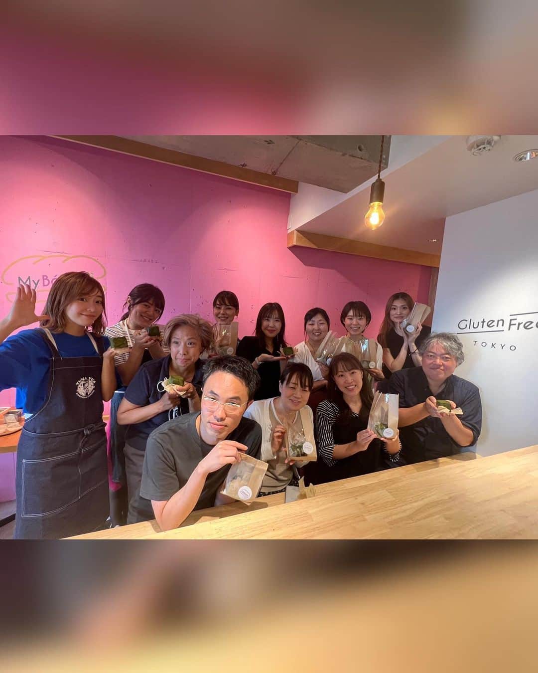 ゆなゆあさんのインスタグラム写真 - (ゆなゆあInstagram)「・ 【 第5弾！美味しいオフ会開催のお知らせ 】  ﹨毎月恒例イベント！今月は7月22日(土) ∕  ナッツ料理研究家である @otonakasara 紗良さんとの ”コラボイベント” も早いもので5回目！  今回は、第5回目という事で時間を 19:00〜にずらした”オフ会”を開催します！！✨️  内容は、、、 無添加＆グルテンフリーはもちろん、 スーパーフードや自然栽培野菜を使用して  身体と心が喜ぶ栄養価の高いご飯を食べながら いつもと違った雰囲気でわいわい楽しみましょう！☺️  といった新しい取り組みを”オフ会”として行います！  パン作りWSでは無いので、いつもより更に 気軽にわいわい楽しめる会となっております！‪‪𓂃 𓈒𓏸✎  今回のテーマは《 夏バテ予防 》という事で…  エネルギー溢れる旬野菜をたっぷりと使用した 暑い夏に効果的なメニューになっております🌴  ”食べて” ”交流して” 心身ともに健康的な自分へ！  夏の夜を皆さんで是非楽しみましょうー！🎐🫧𓂃 𓈒𓏸◌  ╍ ╍ ╍ ╍ ╍ ╍ ╍ ╍ ╍ ╍ ╍ ╍ ╍ ╍ ╍ ╍ ╍ ╍ ╍ ╍ ╍ ╍ ╍ ╍   今回のおしながき（夏バテ予防メニュー）  ＊夏野菜のサンボル数種とカレープレート （紗良さん担当 ∕byスリランカテイスト）  ＊テフ粉と枝豆の夏野菜ちぢみ ＊ドラゴンフルーツとクロレラの九龍球ソーダポンチ  （私担当 ∕by夏バテ予防スーパーフード） ※YouTubeにて公開のメニュー等が中心  ╍ ╍ ╍ ╍ ╍ ╍ ╍ ╍ ╍ ╍ ╍ ╍ ╍ ╍ ╍ ╍ ╍ ╍ ╍ ╍ ╍ ╍ ╍ ╍  ※ 届く野菜によって1部メニューを変更する場合があります  そしてそして、有難い事に... WS参加者の多くの方のリピートが既に 決定しておりますので残り数枠となってます🥺  是非お気軽にご参加頂けたらと思います✨️ ご参加ご希望の方はお早めにDM下さいませ！   ﹋ ﹋ ﹋ ﹋ ﹋ ﹋ ﹋ ﹋ ﹋ ﹋ ﹋ ﹋ ﹋ ﹋ ﹋ ﹋ ﹋ ﹋ 【 グルテンフリー＆スーパーフード美味しいオフ会】  ＊ 日程 : 2023年7月22日(土) ＊ 時間 :  19:00〜 ＊ 場所 : 東京都渋谷区神宮前1-20-4   マイバインミーbyグルテンフリートーキョー ＊ 参加費用 : ￥8,000 お食事＋ドリンク3杯付き (それ以上オーダーの場合はキャッシュオン)  《オフ会 内容》 無添加・グルテンフリー＆スーパーフード たっぷりの自然栽培野菜を使用して 身体と心が喜ぶおばんざいや、ご飯を食べながら いつもと違う雰囲気でわいわい楽しみましょう！☺️🍻 （ナチュール系アルコールメニュー有・ノンアル可）  《勝手にドレスコード》 どこかに青を身に付けて来てくれると嬉しいです🔵🤣 （洋服、靴、アクセサリー、なんでも可です！）  《 イベントへの参加・申し込み方法 》 私か紗良さんのどちらかのDMに (イベント参加希望)と一言ご連絡下さい。  @otonakasara @yuna_yua   ﹏﹏﹏﹏﹏﹏﹏﹏﹏﹏﹏﹏﹏﹏﹏﹏﹏﹏﹏﹏﹏  #イベント #交流会 #交流会イベント #オフ会 #グルテンフリースイーツ #グルテンフリーお菓子教室 #スーパーフードを楽しむ会 #スーパーフード  #無添加スイーツ #無添加生活 #健康仲間募集中 #スーパーミール #交流会」7月16日 21時15分 - yuna_yua