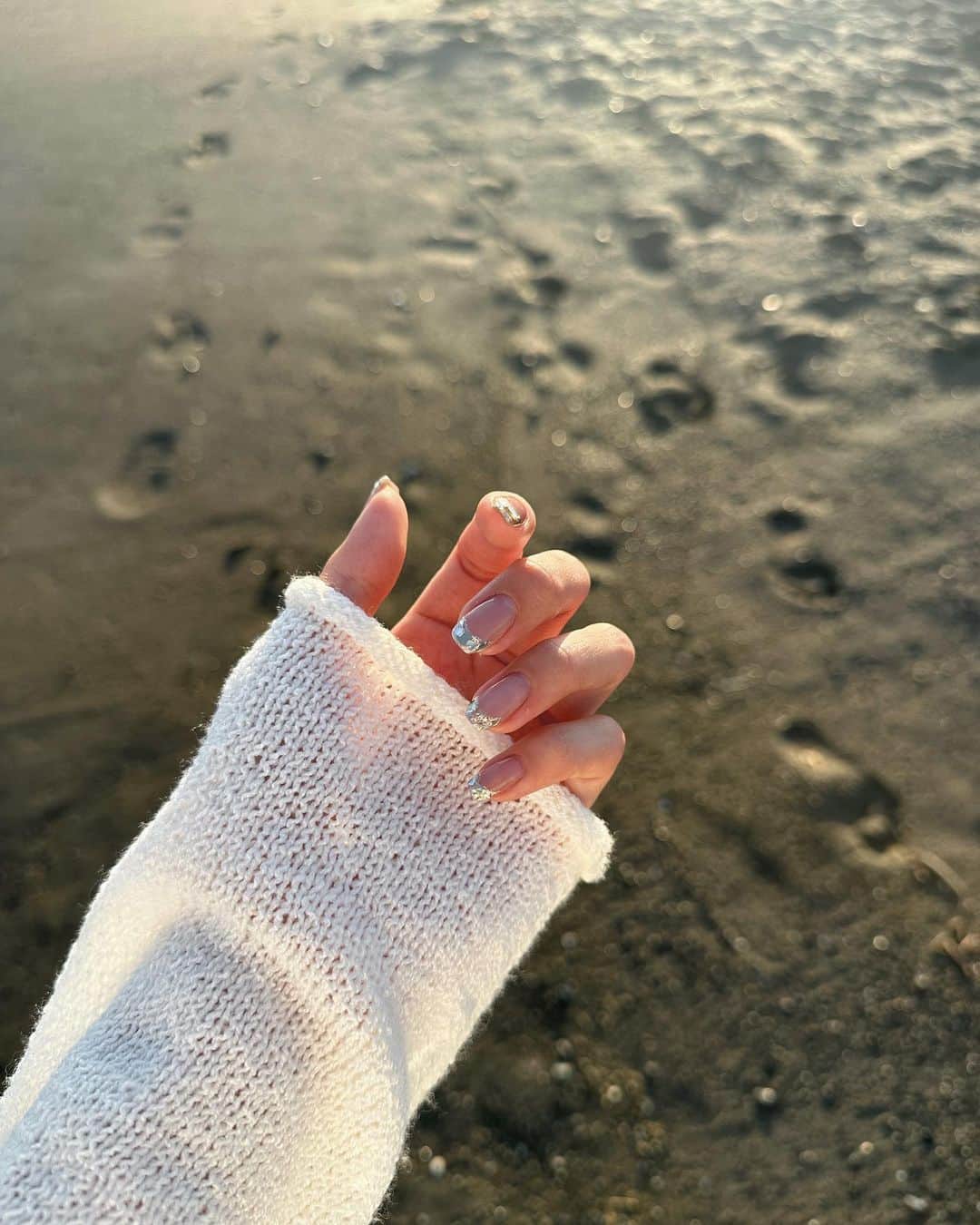 志田友美（ゆうみん）のインスタグラム：「ネイル変えたよ💅🏼  ガラスフレンチとうねうねフレンチ 迷ったらフレンチにしちゃう🫶🏼」