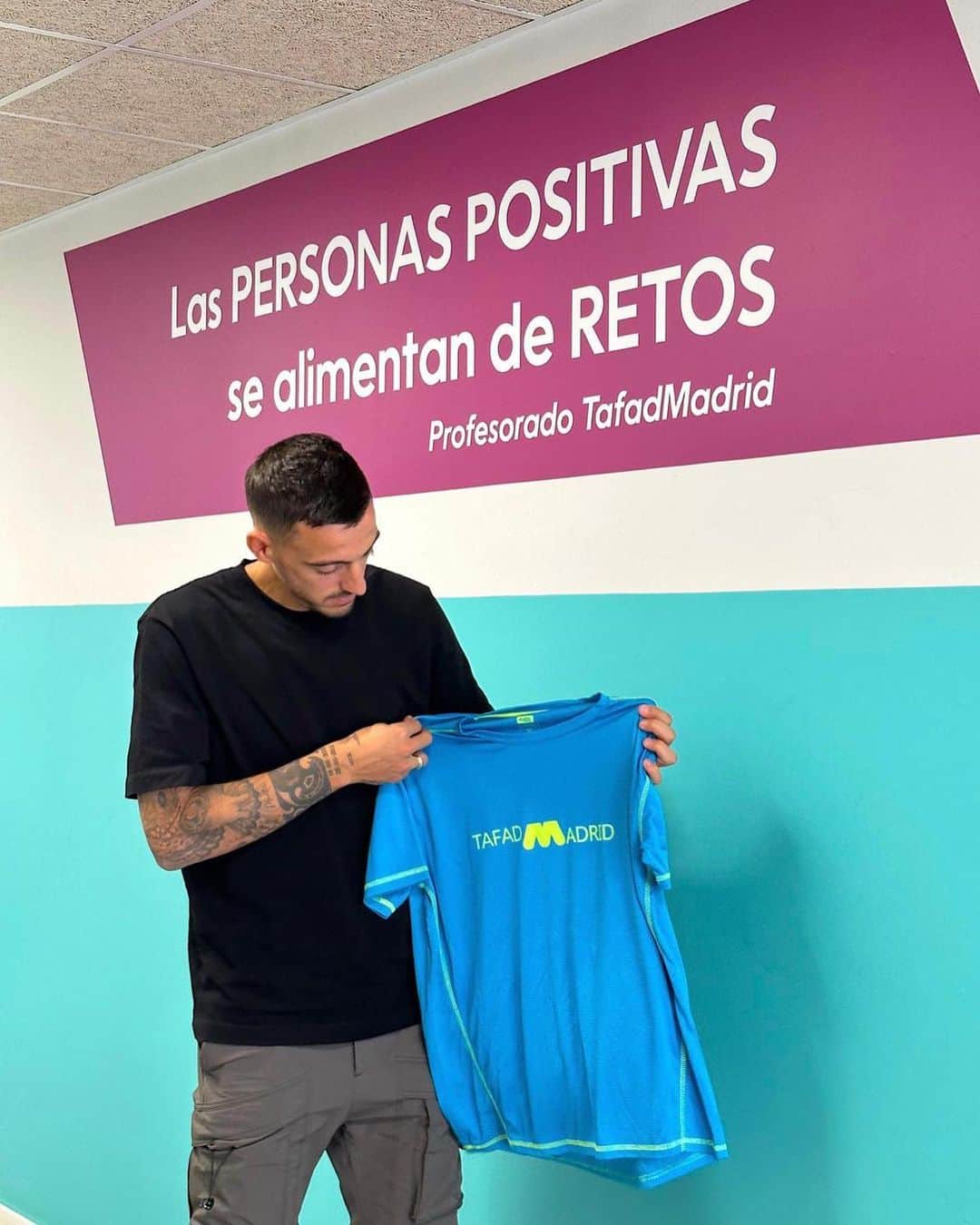 ホセ・ルイス・サンマルティン・マトのインスタグラム：「Qué barbaridad @tafadmadrid  Gracias al equipo por invitarme a conocer sus instalaciones 💯👌🏼  Qué importante es formarse bien en deporte. Ellos lo cumplen con creces. Y por cierto, hasta el 27 de julio tienen una beca abierta para sus FP deportivos! No dudéis en pedirles info.   Y, qué fuerte con quién me encontré allí!! 🤣 🔝 @tafadmadrid」