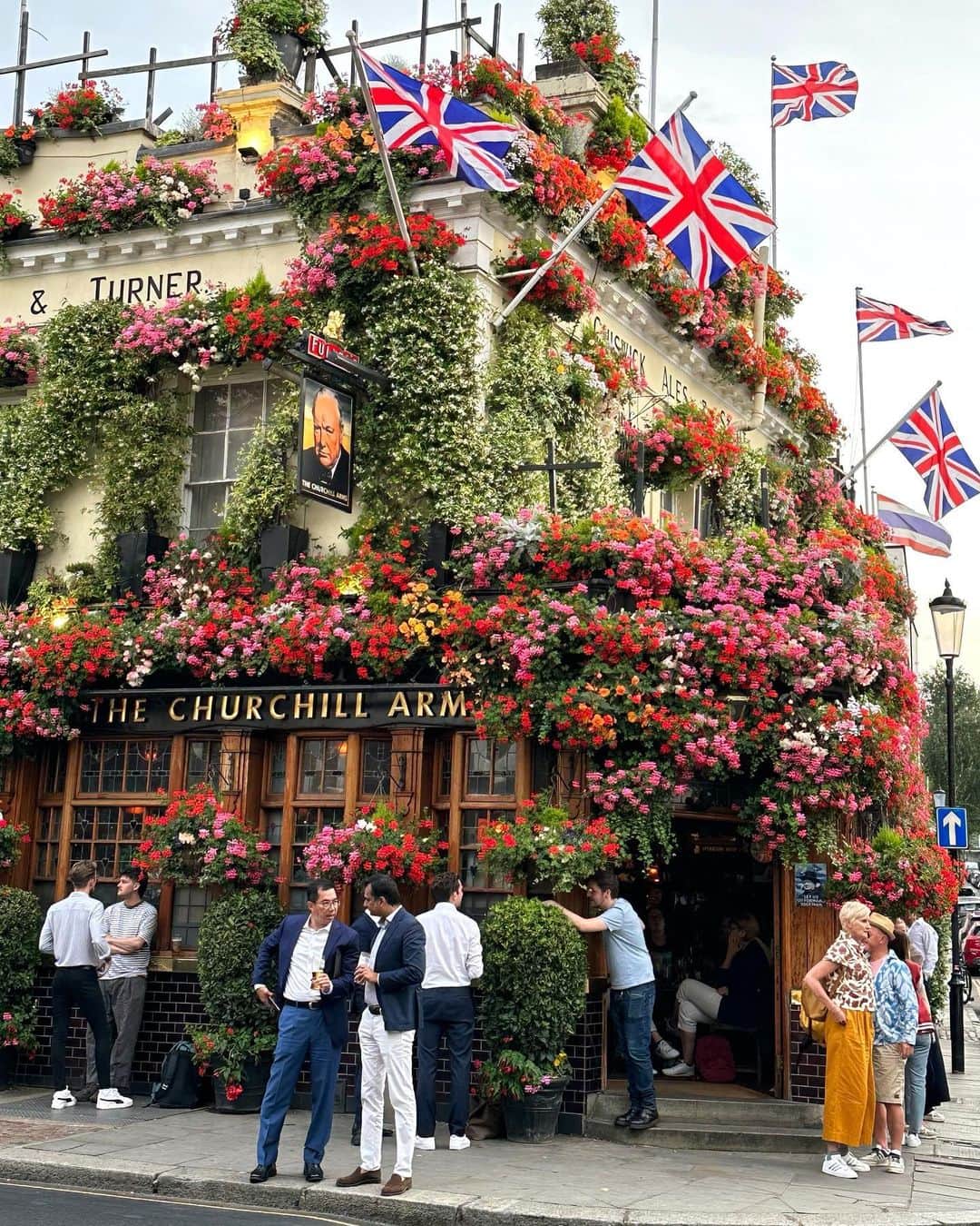 Seyda♥ Travel & Natureのインスタグラム：「One of my fav’s 🌺🌸💐🍀🩵🩷💙💚❤️💜 #london #seydauk」