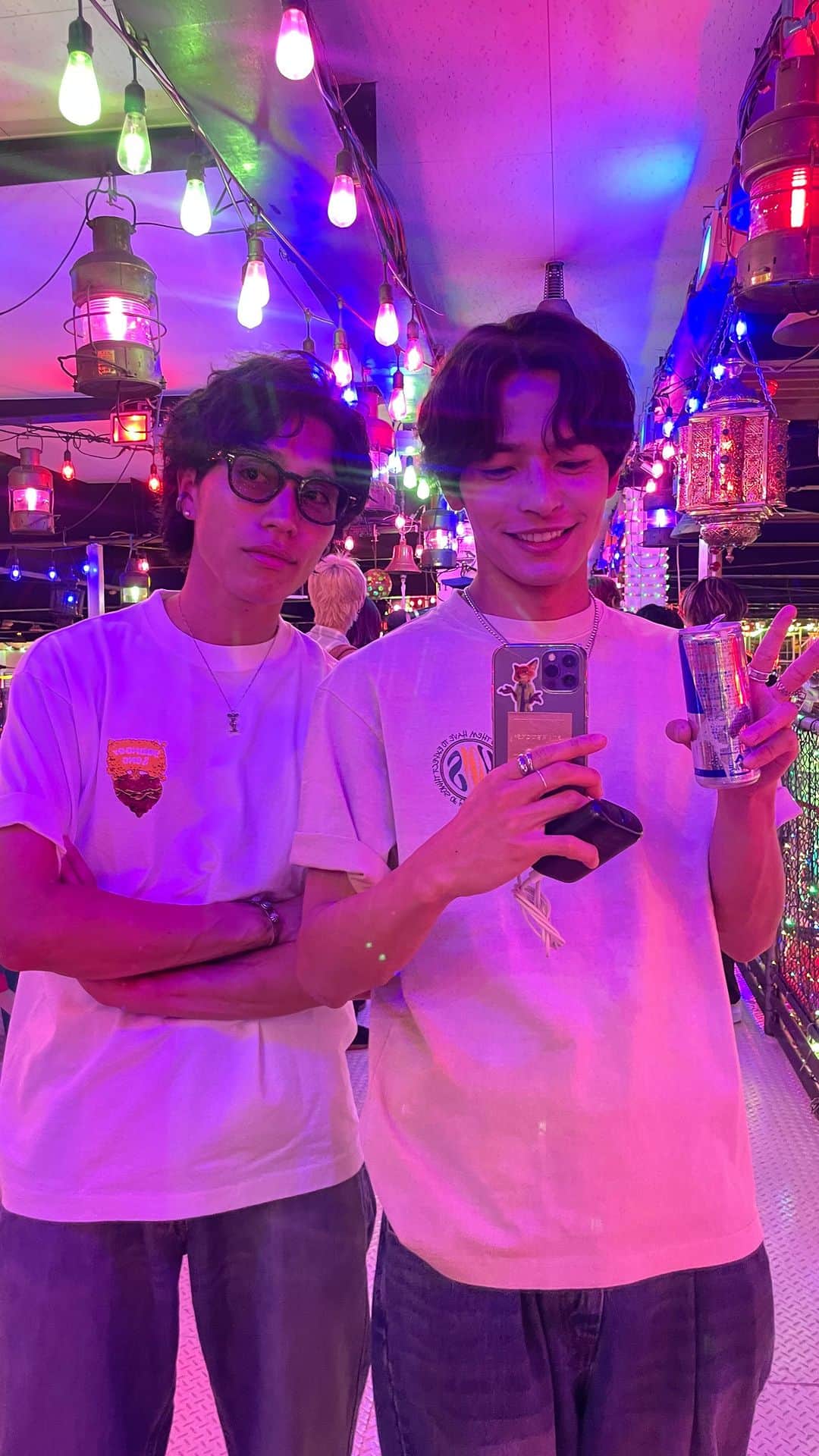 のインスタグラム：「@metarubber_official  久しぶりに髪バッサリ切ったよ〜て」