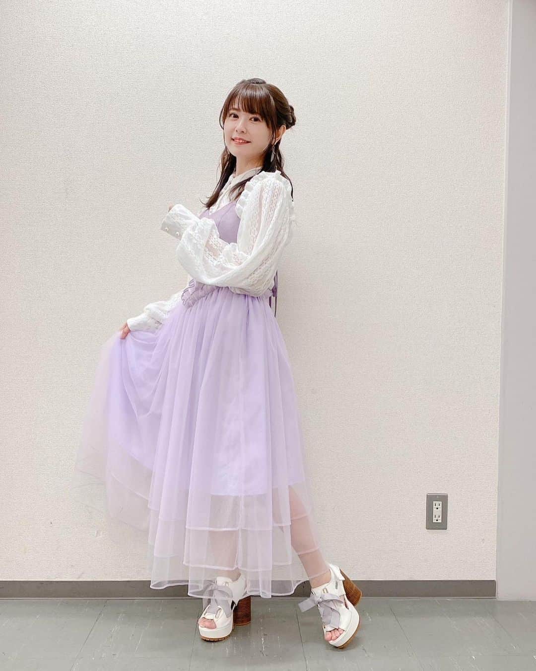 竹達彩奈のインスタグラム：「本日のお衣装。二乃の紫💜 （最後の写真はくしゃみが出そうで出なかった時のわたし…☺︎）  夏だねぇ、暑いね🌻 今年の夏は５つ子ちゃんと元気に過ごしてね🍉」