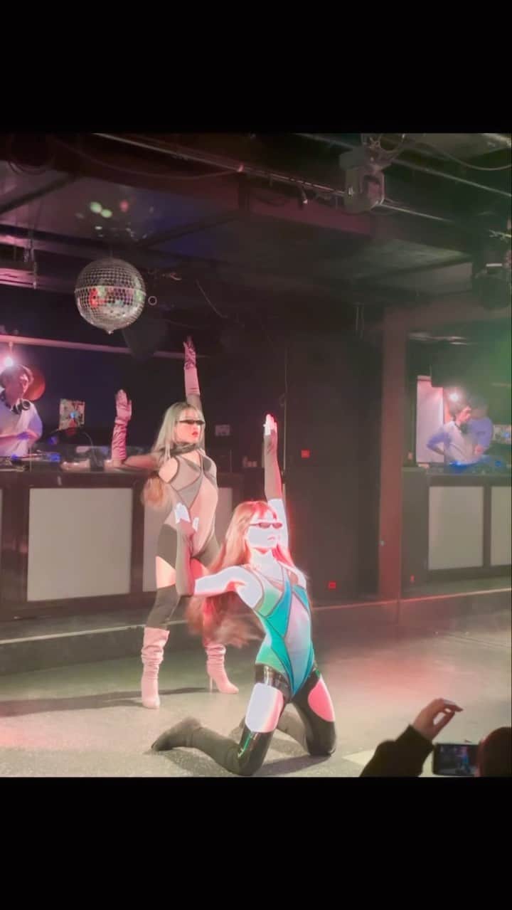 のインスタグラム：「#BIGBANG #bangbangbang #heartbreaker #vogueing  Tracked by @titch.ninja 🇰🇷❤️ Vogue down with @uare_ayn73 🐍 ⭐︎ ⭐︎ #vogue #voguefemme #handsperformance #japanesegirl #ふたりはプリキュア #armscontrol #noshade #🤟🏻 #real #dramatics #softandcunt」
