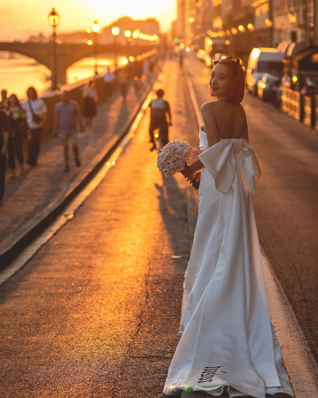 AMIさんのインスタグラム写真 - (AMIInstagram)「イタリアのFirenzeで挙式とWedding photoの撮影をしてきました👰‍♀️🤵‍♂️ 2人きりの挙式はセントジェームス教会で人生で忘れられない特別な時間になりました。 この特別な時間を胸に刻み これからの2人の時間を大切に過ごしていきたいです😌✨💕  関わっていただいた スタッフの皆様本当にありがとうございました🙏✨  produce by @espousal_wedding_event　 @watabewedding Photo by @laviefactory  @watabewedding @watabe_wedding_firenze  @espousal_wedding_event @laviefactory  #ワタベウェディング  #watabewedding #ESPOUSAL  #エスポーザル #laviefactory #ラヴィファクトリー」7月16日 20時06分 - amixxamiaya