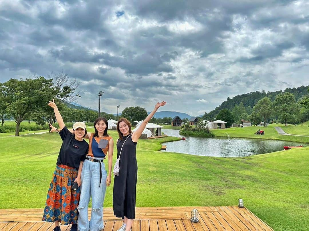 伊藤さつきさんのインスタグラム写真 - (伊藤さつきInstagram)「グランエレメント🏕️💚  大好きな2人が滋賀上陸👯‍♀️ すごく弾丸旅行やったけど、 睡眠時間削って（笑）しゃべって笑って最高でした☺️ ご飯すっごく美味しかった😋 夜めっちゃ食べたのに、全然お腹空いてないって言ってたのに、朝ご飯お米美味しすぎて全員一回以上おかわりしてた件。笑  スタッフもみんないい人ばっかり🥹 お世話になったスタッフの方たち ありがとうございました☺️ #米原駅#ヨネハラ駅って言ってた#まいばらやで #弾丸旅行#どんどん遅れる到着時間#がんばれ新幹線な心境#楽しかった #滋賀県#グランエレメント #ベストフォトプレゼント#グランピング」7月16日 20時09分 - satsukiito