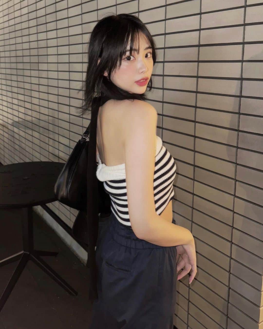 麻生果恩のインスタグラム：「最近暑すぎてすごい暑い。 みんな夏休みは何したい？？  てか、夏休みっていつからなの…？ もう学生じゃないから分からないの悲しい」