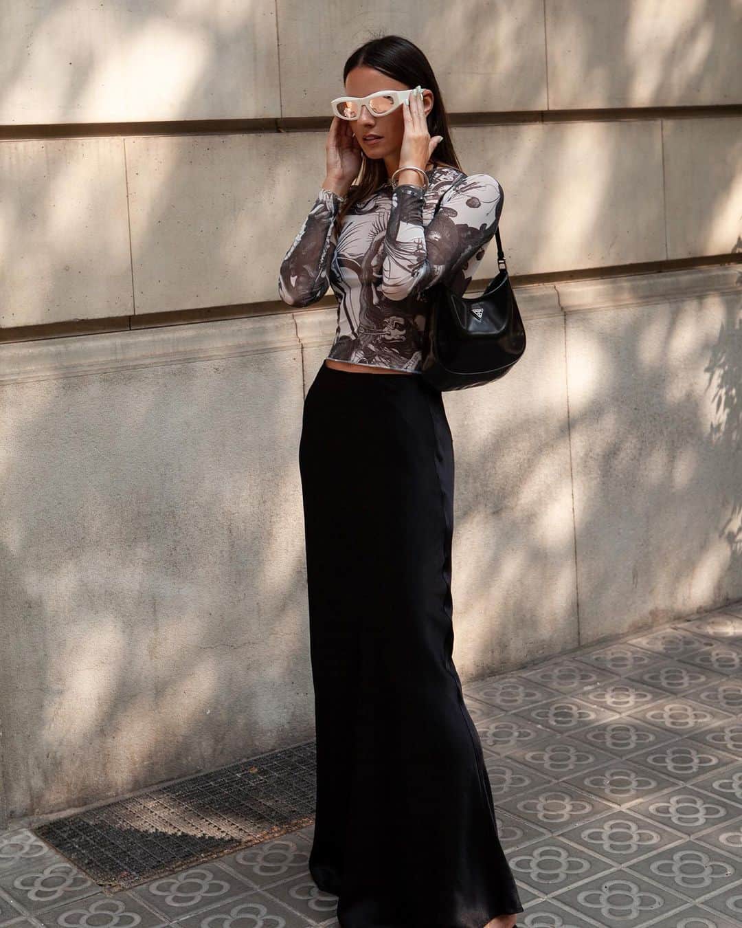 Zina Charkopliaさんのインスタグラム写真 - (Zina CharkopliaInstagram)「Obsessed with these @gigistudios shades! I definitely take them with me in Ibiza 🤍 #sunglasses #shades #skirt #combo #style #fashion #accessories #cool #ibiza」7月17日 1時50分 - zinafashionvibe