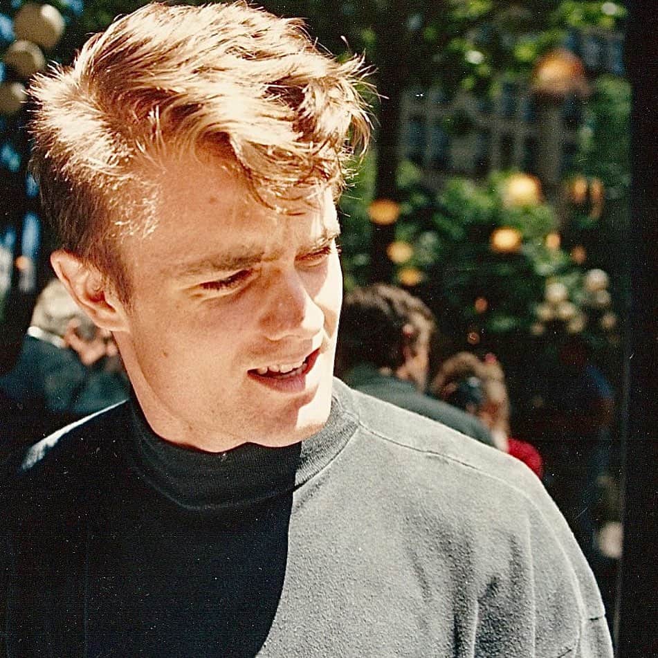 ギャレット・ディラハントのインスタグラム：「Seattle. 22 y/o Garret cut his own hair and was fulla dreams.  #KeeptheFaith」