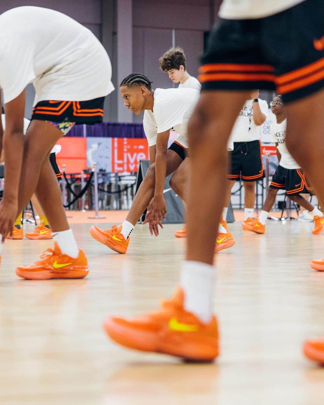 Nike Basketballさんのインスタグラム写真 - (Nike BasketballInstagram)「Cosmic Unity 3s ✅ G.T. Cut 2s ✅ Future superstars ✅  Young hoopers got to learn from the best of the best this weekend at Mandalay Bay and take home some Nike swag.  Tap to shop the G.T. Cut 2 Arike PE now. #WNBAAllStar」7月17日 1時47分 - nikebasketball