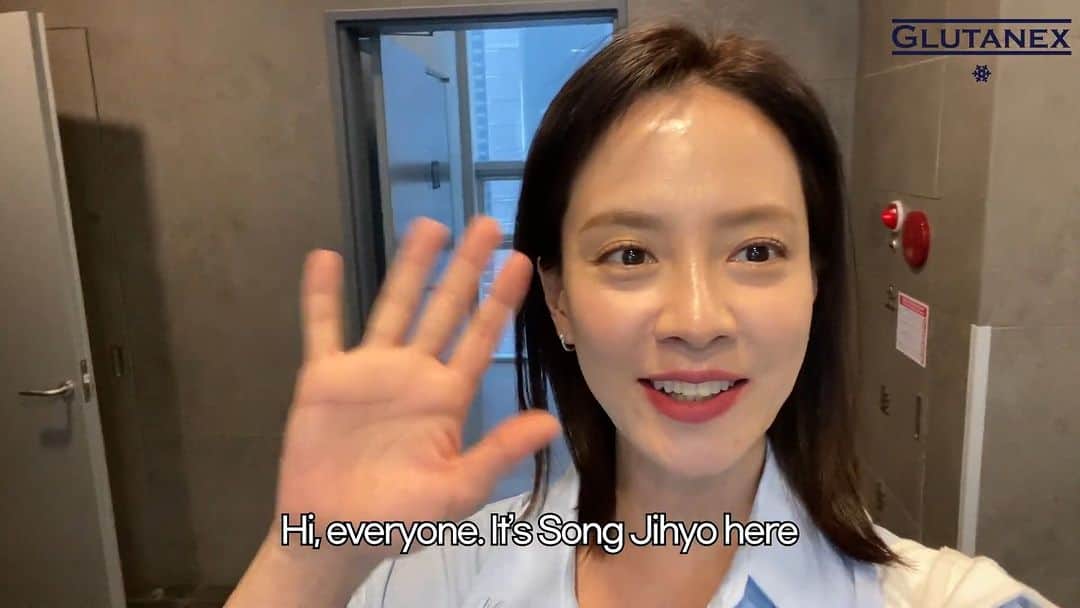 ソン・ジヒョのインスタグラム：「저의 첫 인턴 경험 💼 https://www.youtube.com/watch?v=AF8K3kXEimU #Glutanex」