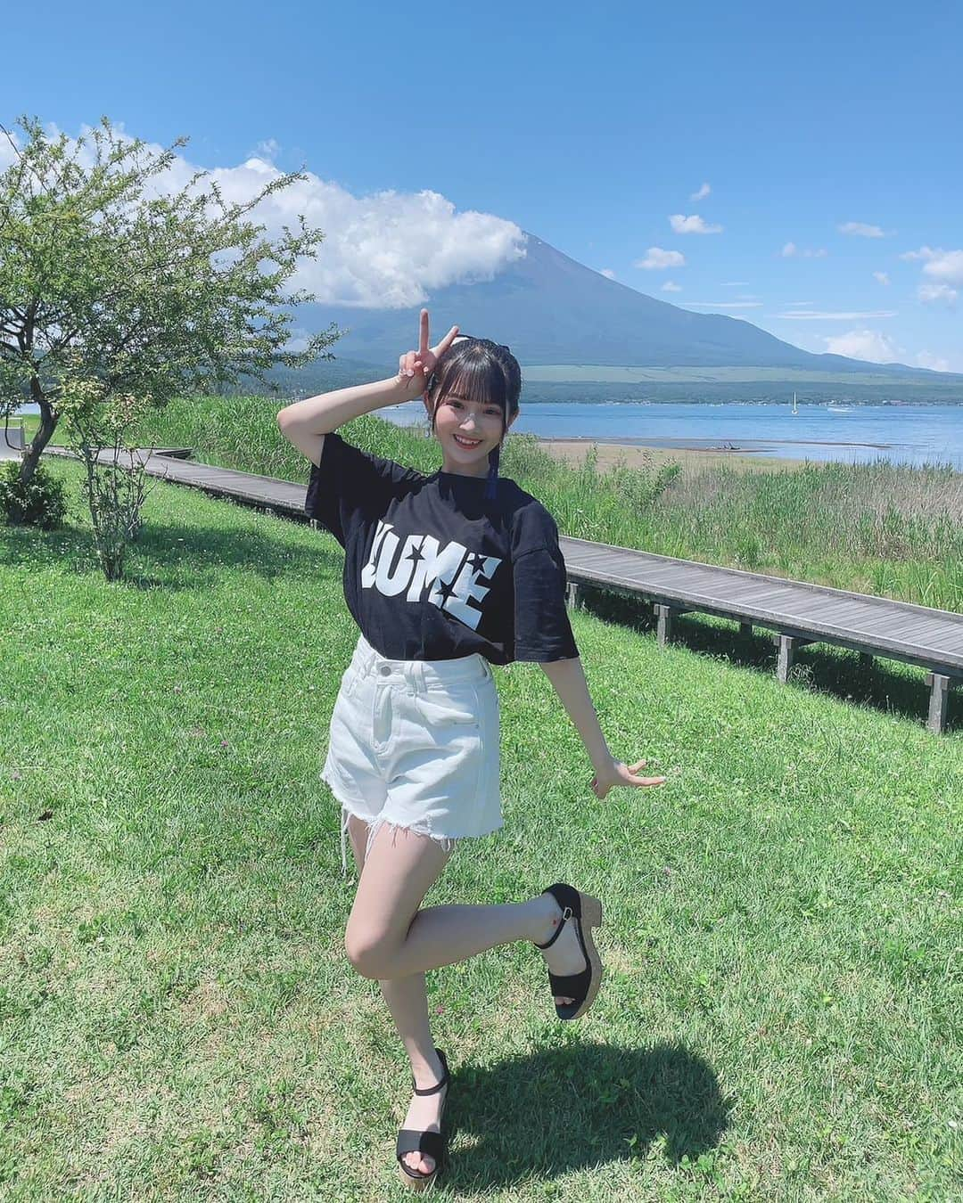 工藤咲姫さんのインスタグラム写真 - (工藤咲姫Instagram)「初遠征♡♡2日目〜!! 憧れの夏フェス🌻🤍 ＳＰＡＲＫ!!山中湖だーっ🗻✨  明日が最終日‪‪.ᐟ.ᐟ あちあちライブ楽しんでいこーっ🌴🌻   #初遠征  #初遠征ライブ  #初夏フェス  #満喫中  #楽しい時間  #明日最終日  #寂しいなぁ  #明日もたのしむぞ  #応援  #応援パワー  #よろしくお願いします  #fjk  #工藤咲姫」7月16日 20時23分 - saki_kudo_0710