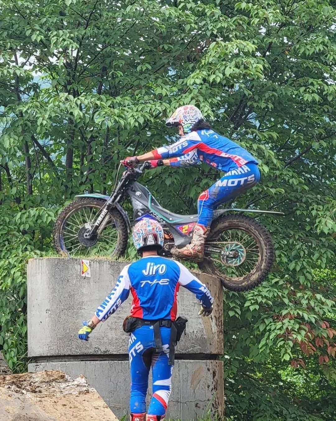 黒山健一さんのインスタグラム写真 - (黒山健一Instagram)「Round 5 of the All Japan Trial❗️ 3rd place🥉on YAMAHA's new electric bike⚡️ I'm very happy😃  YAMAHAのnew電気バイクでの北海道大会❗️ 3位となりました🥉  2回しか乗ってないバイクでの戦いとなりましたが、最後に…3位まで順位を上げる事ができて大満足です👍  皆さま❗️ ありがとうございました😊 Thank you😘  #YAMAHA #araihelmet #alpinestars #motsracing #yamahafactoryracing  #DUNLOP #全日本トライアル #sunday  #sundaymotivation」7月16日 20時29分 - kenichi_kuroyama