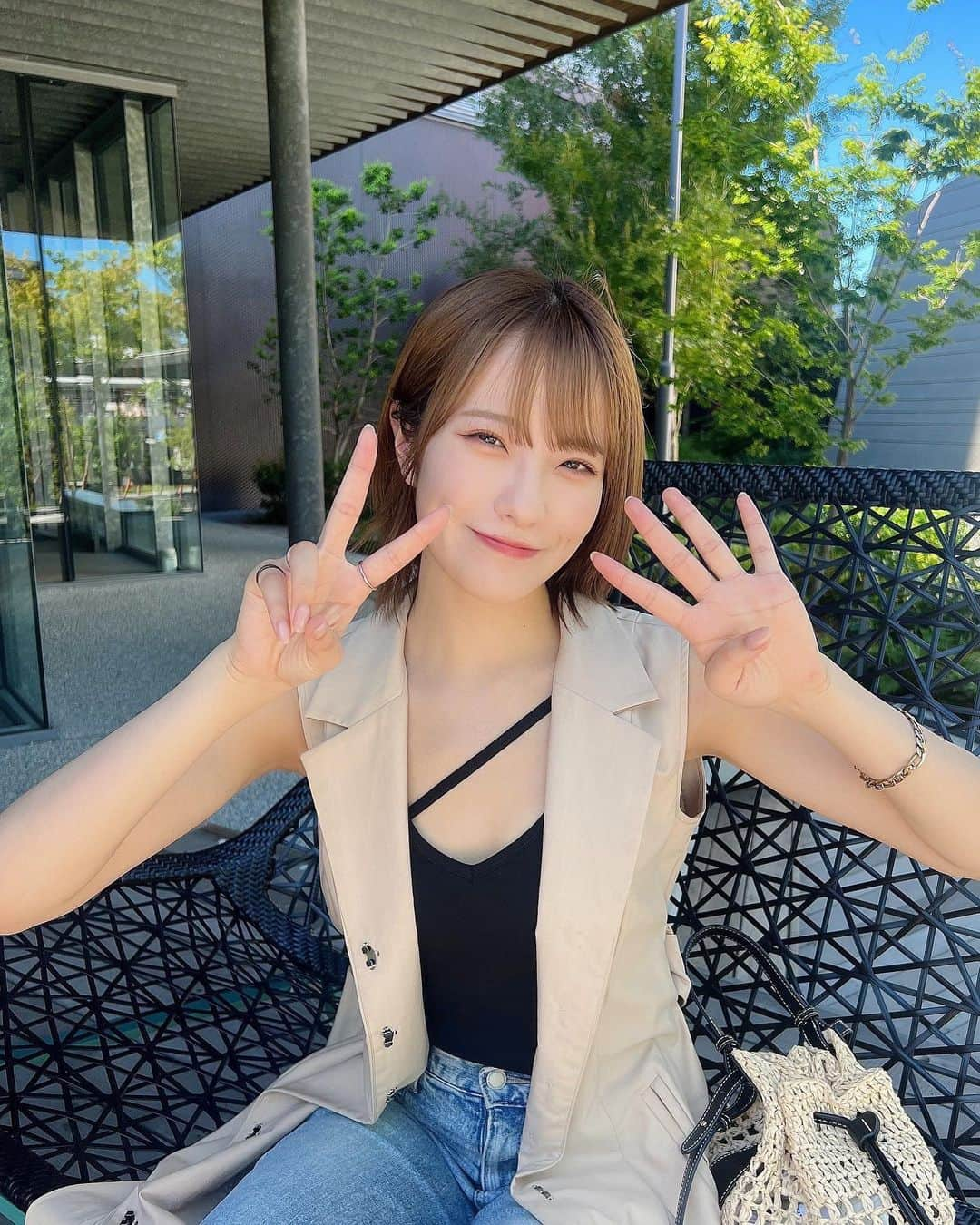 小嶋花梨さんのインスタグラム写真 - (小嶋花梨Instagram)「24歳になりました！🎂 ⁡ ⁡ "笑顔"な1年にします！ 周りのみんなも笑顔でいっぱいになりますように🌻🤍 ⁡ ⁡ ⁡ 誕生日を迎える瞬間も、今日も、 一緒に過ごしてくれました( ¯꒳​¯ )ᐝありがと〜🫰🏻 @jonishi_rei  @mizutashiorin」7月16日 20時30分 - nmb_kojima_48