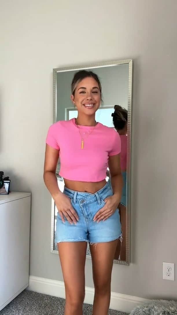 SHEINのインスタグラム：「@inatalieking is bringing home BASICS that boost everyday essentials to a whole new level 🙌💫 Which style staples would keep the casual cutie vibes going strong all SZN long? 👇  🔎13742071 15228623 2006262 2005827 13870087 13306422 14088178  #SHEIN #SHEINforAll #SHEINstyle #fashion #chic」