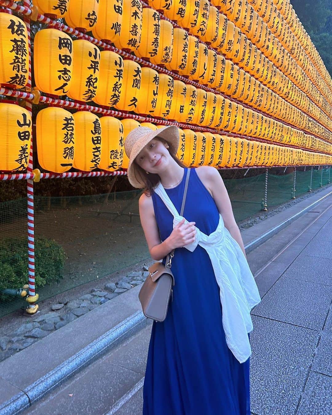 大西百合子のインスタグラム：「🦋👒、  @jillstuart.jp のワンピ着て、御霊祭り🏮  #onishiyuriko #御霊祭り」