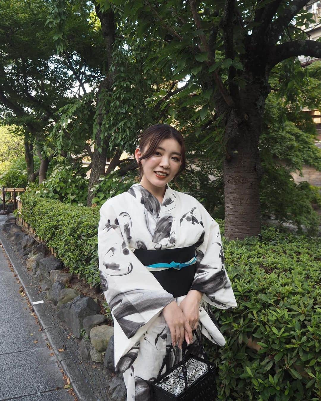 近藤沙良さんのインスタグラム写真 - (近藤沙良Instagram)「みんなは今日行くの👘🤍？  #kyoto #yukata #gionmatsuri #京都 #浴衣コーデ #浴衣ヘアアレンジ #浴衣デート #祇園祭 #祇園祭り #祇園祭り2023 #浴衣コーディネート #夫婦デート #夫婦コーデ」7月16日 20時45分 - saaara57