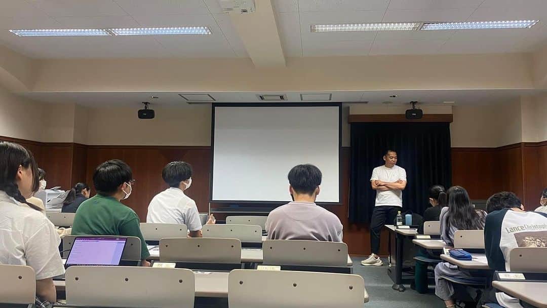 森まさこのインスタグラム：「メルカリ会長兼鹿島アントラーズ社長 小泉文明さんに 福島学院大(桜田葉子理事長)で 特別授業をしていただきました。 ⁡ 中学時代、高校時代、大学時代の 小泉文明君の赤裸々なお話！！！ 会社員時代の挫折体験など、 学生たちにThe小泉文明を さらけ出す😳すごい話をしていただき、 私の方が感動やまず🥹」