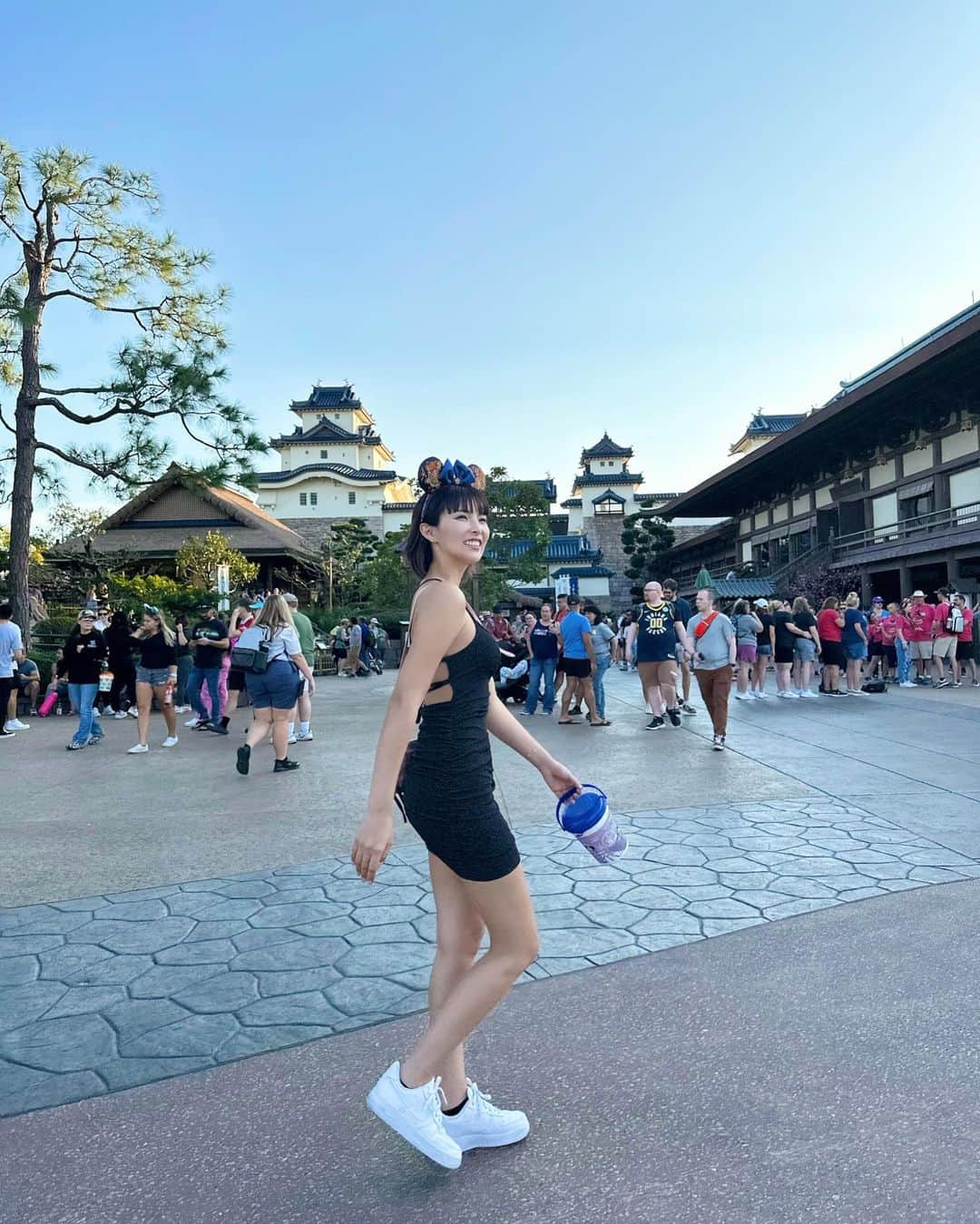 ききまるさんのインスタグラム写真 - (ききまるInstagram)「Japan🇯🇵！？ . . フロリダ🇺🇸の ディズニーワールドのパークの1つ 「エプコット🌐」には 世界各国の建物があって  もちろん日本も🏯✨ . . 日本人のスタッフさんもいて なんか嬉しかった👀🩷 . .  そしてエプコットは2022年で40周年だったらしい㊗️ . .  . .  .  ------------------------------  💠@kikigram_97 ←インスタ歴10年フォロワー45万人 💠1997.08.21 168cm 💠猫と犬との幸せな暮らし 💠事務所無所属(フリーランスインフルエンサー) →お仕事ご依頼はDMにて📩🤲🏻 💠TikTok♪、Twitter🕊も . フォロー、保存、コメント喜びます✨      　@kikigram_97   -------------------------  . #フロリダ　#フロリダユニバ #フロリダ旅行 #アメリカ🇺🇸 #オーランド　#世界旅行　#海外旅行　#渡米 #海外旅行好きな人と繋がりたい #海外旅行大好き #japanesegirl #japanese #タビジョ　#女子旅　#女子旅行　#フロリダディズニー　#エプコット　#ディズニーワールドフロリダ #フロリダディズニーワールド #海外ディズニー」7月16日 20時47分 - kikigram_97