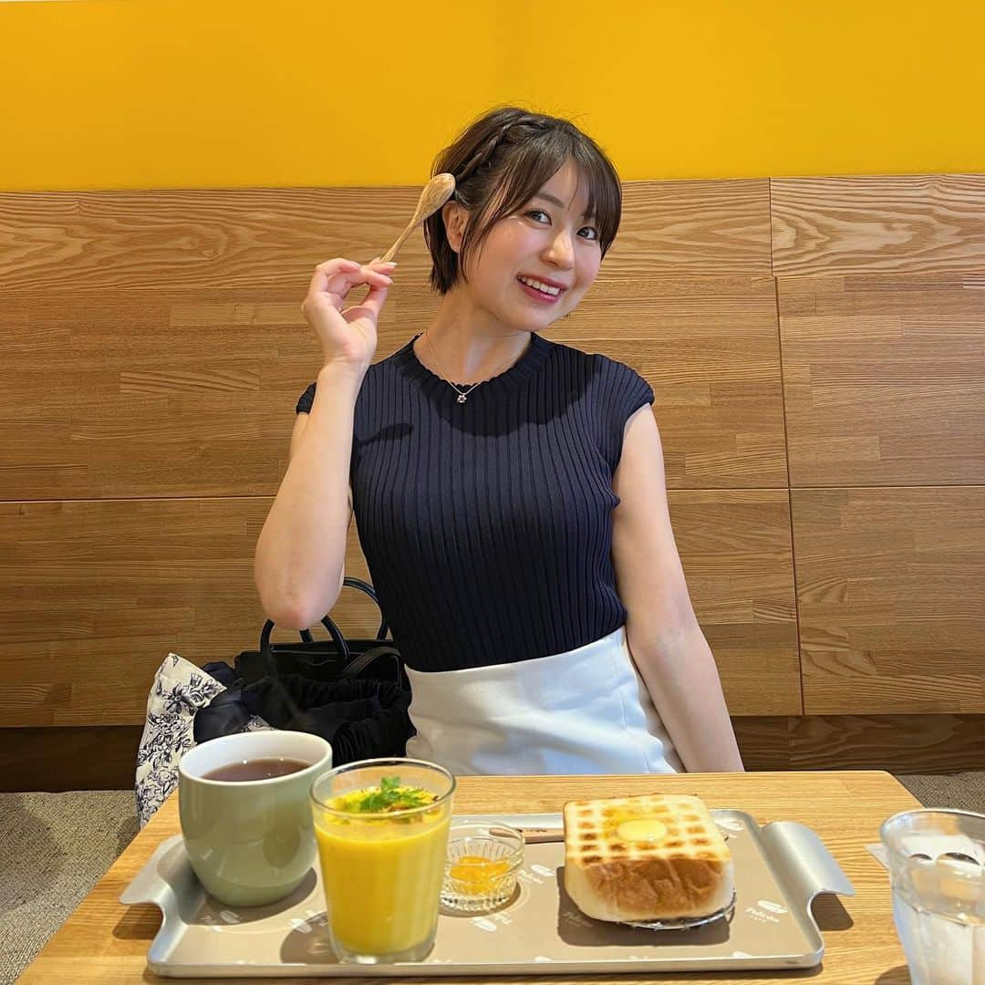 小林由依さんのインスタグラム写真 - (小林由依Instagram)「* 蔵前でカフェってからの、 浅草ぶらりさんぽ🏮🌟 ⁡ 夕方からだと人が少なくてよいね🍃 ⁡ ⁡ おみくじは、私も友だちも大吉でした♡ いえーーい！ ⁡ ⁡ . . . . . ⁡ #浅草観光 #浅草食べ歩き #浅草ランチ #浅草橋グルメ #浅草さんぽ #浅草スイーツ #浅草カフェ #ペリカン #ペリカンカフェ #picancafe #食パン専門店 #フルーツサンド #カフェ巡り #おみくじ #浅草 #東京 #浅草寺 #asakusa #sensoji #sensojitemple #下町 #ZARAコーデ #ザラ #休日コーデ #休日 #帽子 #ショートヘア #こばゆいグルメ」7月16日 20時51分 - yui.minny.now