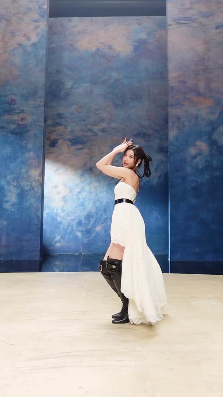 TWICE JAPANのインスタグラム：「MISAMO JAPAN 1st MINI ALBUM『Masterpiece』 2023.07.26 Release  MISAMO「Do not touch」 White Dress ver  SANA  #SANA #Donottouch #Masterpiece #MISAMO」