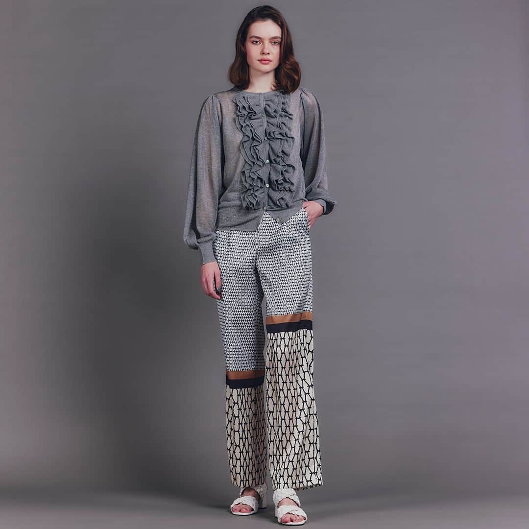 Double Standard Clothingのインスタグラム：「. NEW ARRIVAL 2023 PRE-FALL COLLECTION . [TOPS] Sov. / フレアデザインニットカーディガン price. 31,900円(税込) color. ベージュ / グレー / ブラック size. 36 / 38 . ------------------------------------------ #doublestandardclothing #tokyo #DSC #sov #nightstore #fashion #ootd #2023prefall」