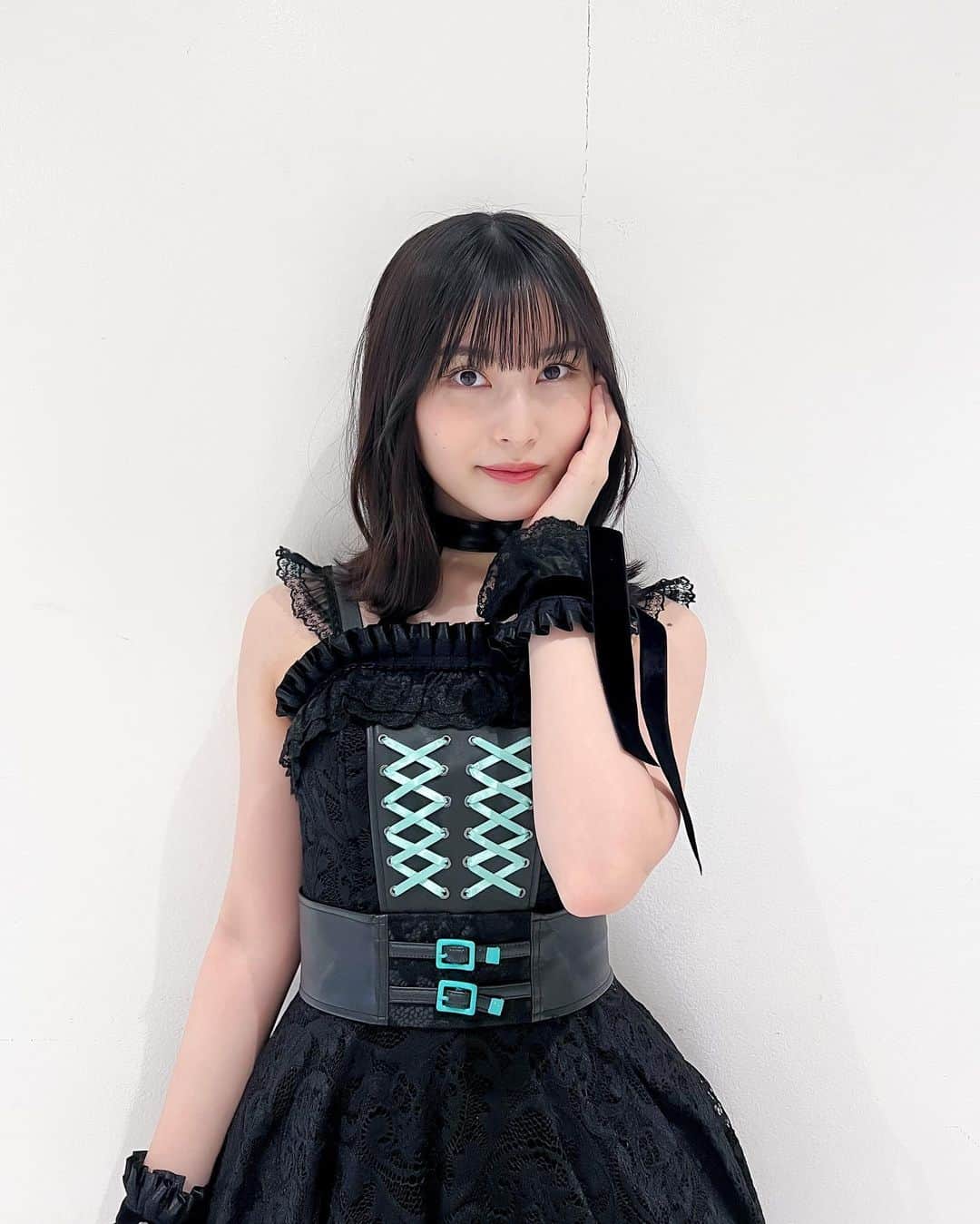 のインスタグラム：「好き〜となった衣装🖤  #国境のない時代 #坂道akb  #akb衣装 #黒」