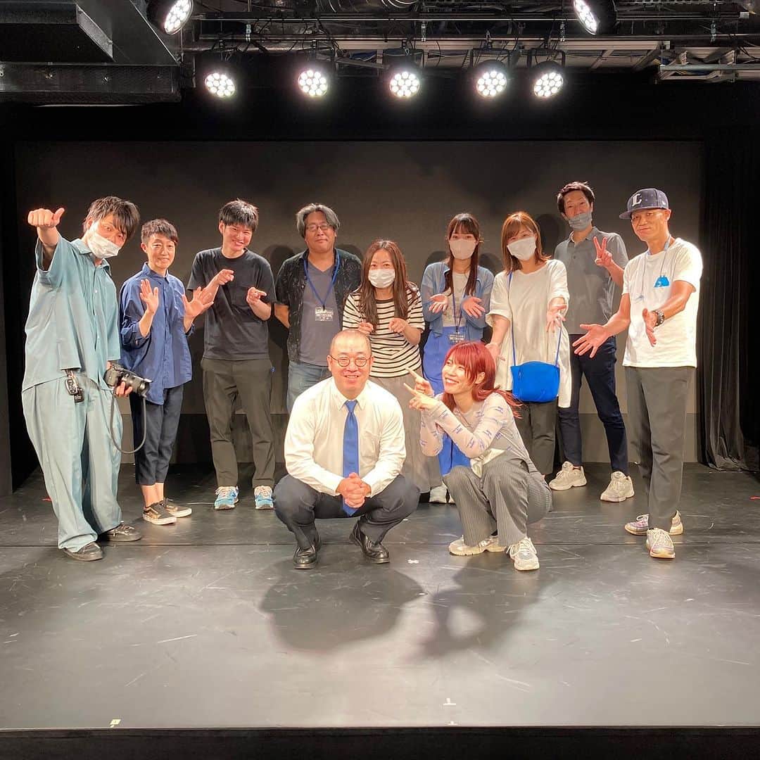 紺野ぶるまのインスタグラム：「ぶるファーライブ🤳2 うしろからさりげなく「ハゲー」ってやるのやめて😂💘💘💘 #シアターマーキュリー #ぶるファー」