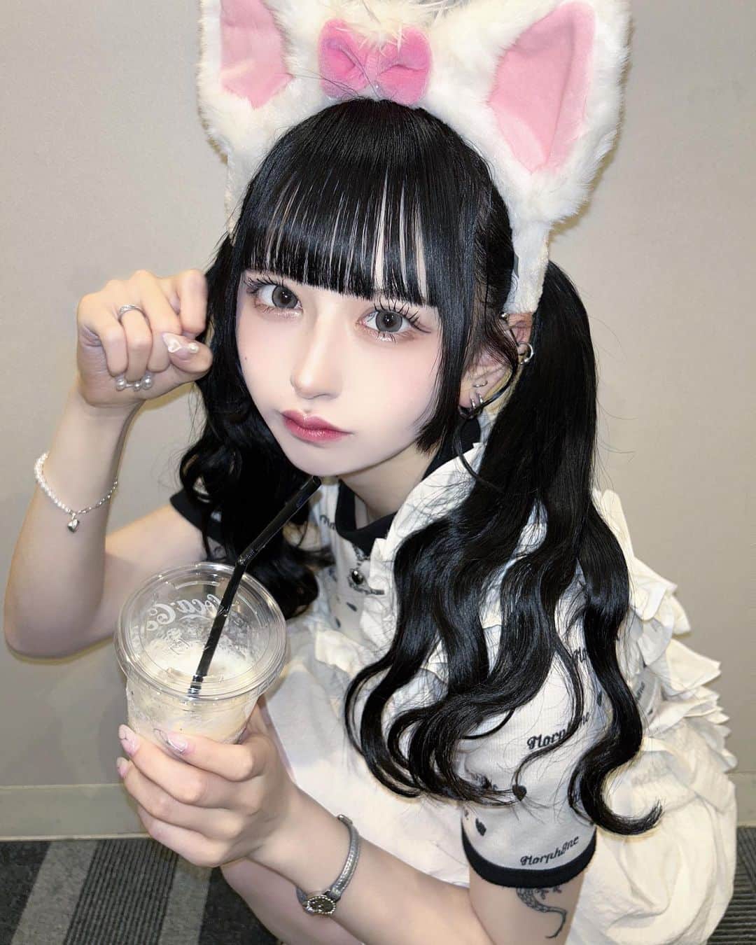 狐波ろんのインスタグラム：「マリーちゃんコーデかわいーー🎀❤︎🎀❤︎  . #ディズニー #マリーちゃん #ディズニーコーデ #黒髪ぱっつん」
