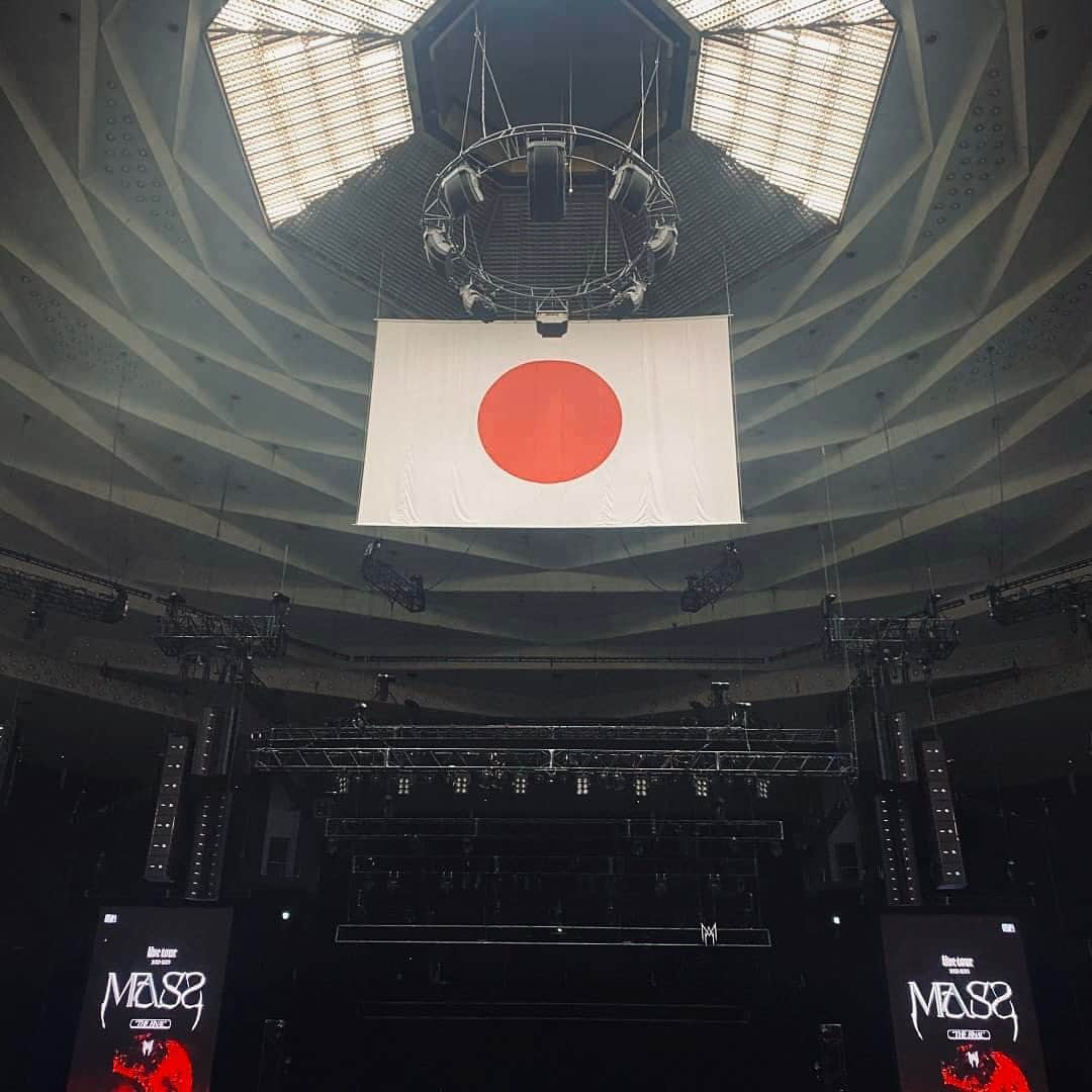 RUKI さんのインスタグラム写真 - (RUKI Instagram)「昨日武道館公演前の1コマ。  今日は余韻に浸ってます☕️  #thegazette #ruki #首痛」7月16日 21時09分 - ruki_nilduenilun