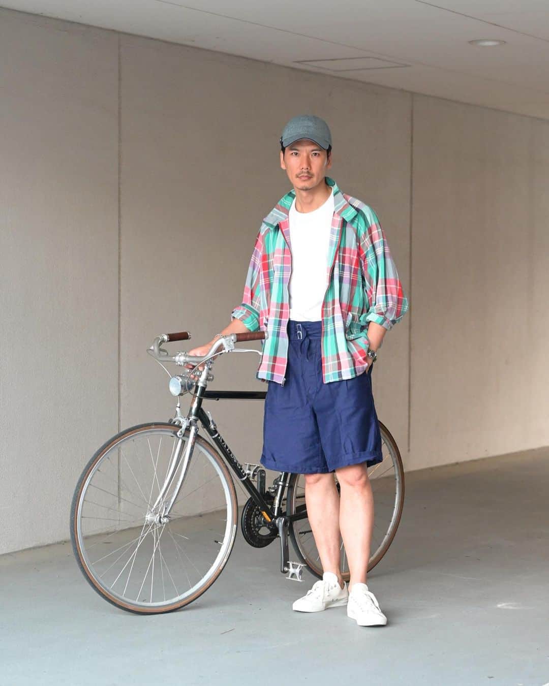 Shuhei Nishiguchiさんのインスタグラム写真 - (Shuhei NishiguchiInstagram)「"Summer Colors on Sunday"◀︎◀︎◀︎swipe left 夏の装いは夏色を愉しむ。 そんな装いで自転車でぷらぷらと。 皆様、くれぐれも熱中症対策お忘れなくお出かけ下さいませ。  【ITEM】 Blouson： @poloralphlauren 90's vintage T-Shirt： @beams_f  Shorts： @marinamilitareofficial vintage Cap： @helen_kaminski  Shoes： @r.c.a.footwear  Watch： @timex 70's  #beamsf #effortlesschic #preppyfashion #vintagewatch #vintagefashion #mensweardaily #spezzatura #ootdmen」7月16日 21時21分 - shuhei_nishiguchi