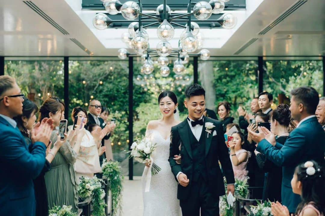 𝐓𝐒𝐔𝐊𝐀𝐒𝐀さんのインスタグラム写真 - (𝐓𝐒𝐔𝐊𝐀𝐒𝐀Instagram)「wedding🕊2023.5.27  素敵なチャペルで大切な人たちの前で式を挙げれて心の底から幸せな1日でした🤵🏻‍♂️💍👰🏻‍♀️🤍 ナイトウェディングやったから披露宴の後にランタンもあげたよ✨  妊娠中の式やったけど、念願のマーメイドドレスが着れてよかった♡ . . #wedding #結婚式 #TGOO #TGOO花嫁 #ウェディングドレス #ウェディングヘア #ウェディングフォト #花嫁ヘア #マタニティ花嫁」7月16日 21時28分 - tsukasa_xoxo