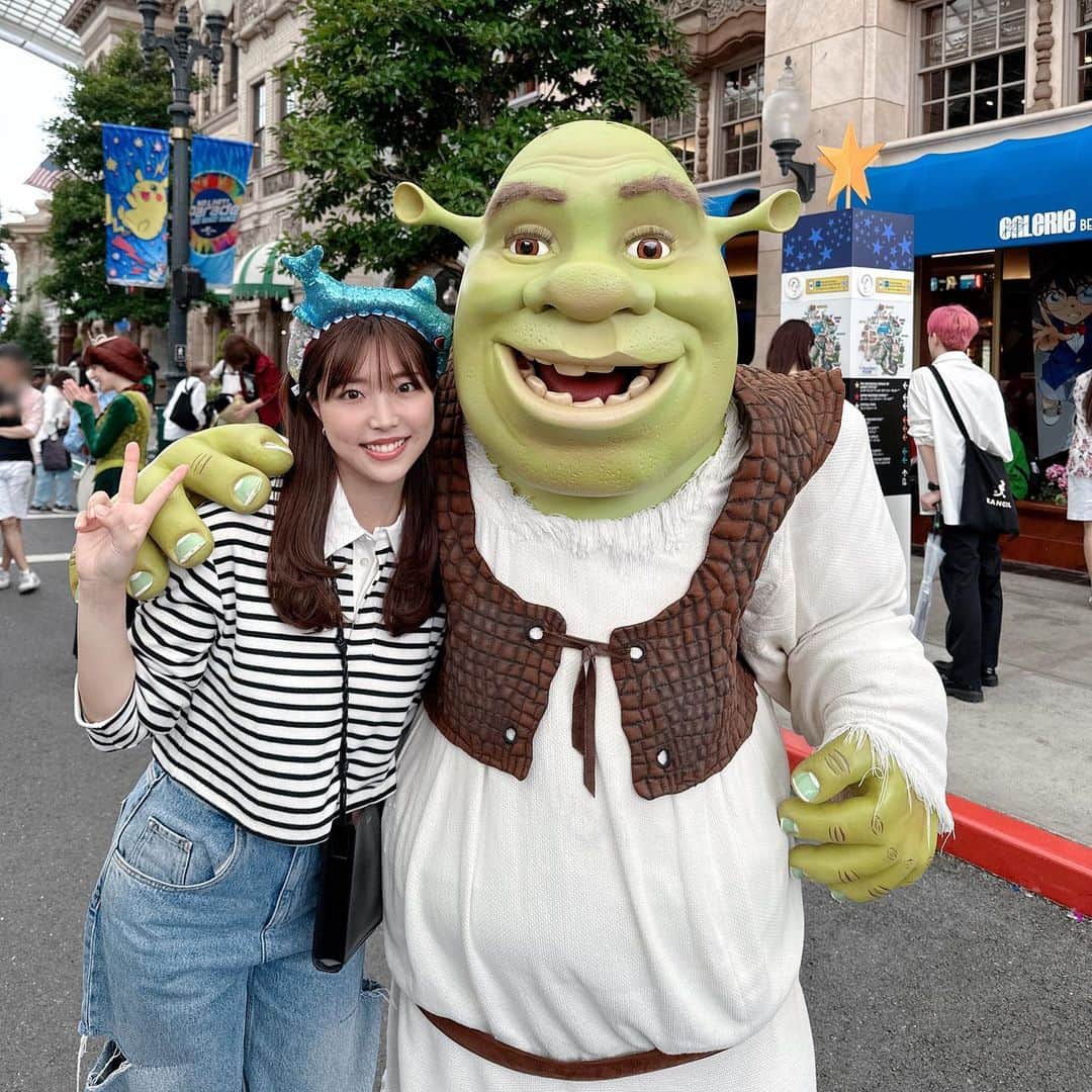 渥美友里恵のインスタグラム：「久々のユニバ✌︎ 母と夕方からパーク内散歩のつもりが キラキラが可愛くて、買って着けて 準備万端で入場🦈  まったり楽しめました♡  #シュレックさんありがとう #スプラッシュのゼニガメ #食べるしかないよね🤔 #駅で回したハリポタガチャ #薬味ビーンズ #組み分け帽子かぶりたい   #ユニバーサルスタジオジャパン  #universalstudiosjapan  #usj #ゼニガメ #ハリーポッター #ガチャガチャ #カプセルトイ #usjフード #usjコーデ」