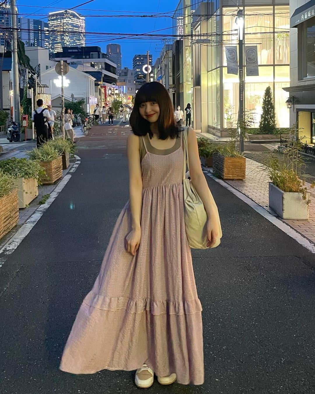 新田湖子さんのインスタグラム写真 - (新田湖子Instagram)「夜の街歩くの好き🌛」7月16日 21時31分 - coconitta0809