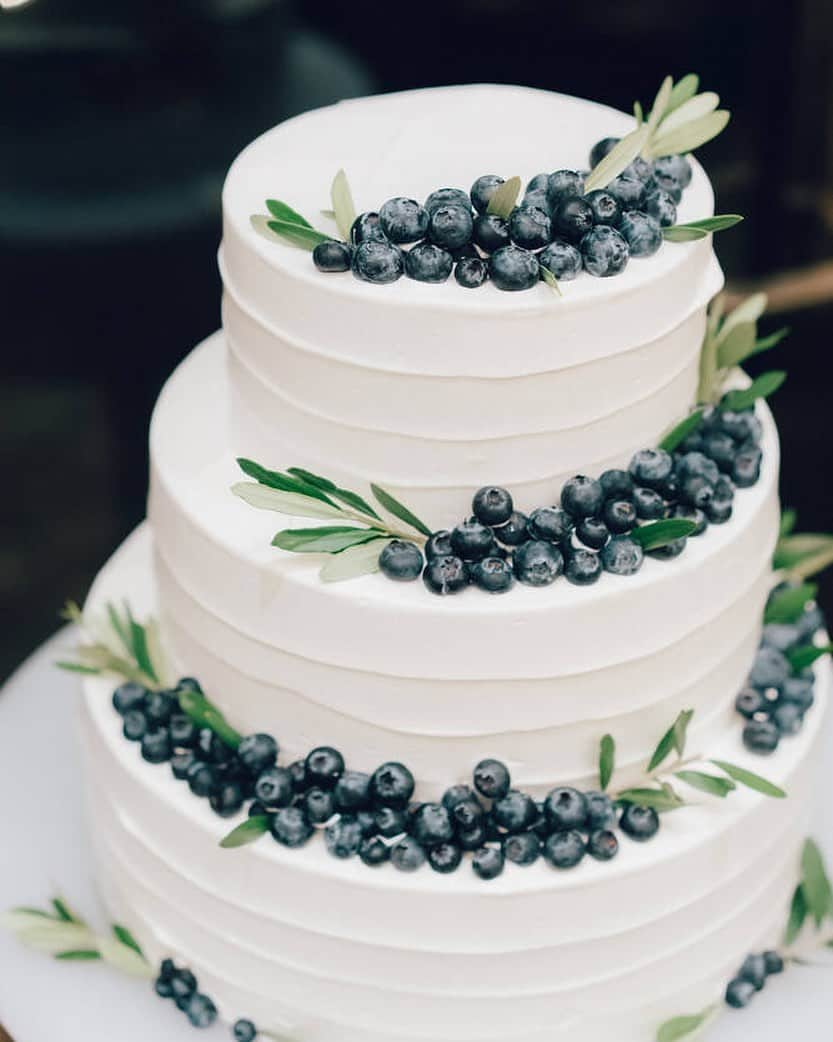 𝐓𝐒𝐔𝐊𝐀𝐒𝐀のインスタグラム：「wedding cake🫐」