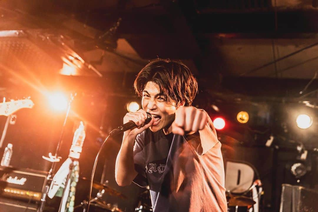 VOI SQUARE CATさんのインスタグラム写真 - (VOI SQUARE CATInstagram)「2023.7.15 愛知 名古屋R.A.D VOI SQUARE CAT presents.「ぼい勢拡散集会」  #セトリ 1.DIVE 2.有名人になりたくて 3.Everyday 4.冷炎 5.L・A・B・Z 6.アネモネ 7.Shooting star 8.軌跡 9.タイムカプセル 10.シリウス 11.幸せの瞬間 12.絶対宣言 13.偽善者 14.ネコカブリダンス 15.雷鳴 16.ヒカリ 17.フルボリューム en.1 again en.2 Jump!Jump! en.3 bravery Double en.Re Start  Bass Support : @watabass_84  Photo by @wesnpe   #voisquarecat #ぼいすく#バンド #音楽 #ロック #ロックバンド #ライブバンド #ライブ #音楽 #music #rock #名古屋 #名古屋rad #ライブハウス #ライブ写真 #邦ロック #ぼい勢」7月16日 21時47分 - voisquarecat