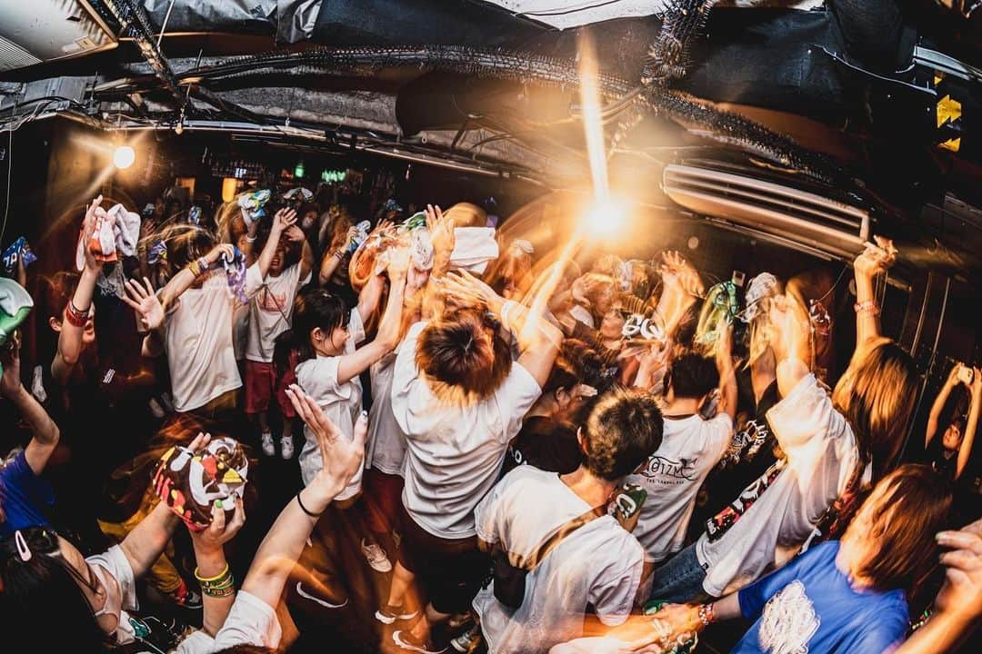 VOI SQUARE CATさんのインスタグラム写真 - (VOI SQUARE CATInstagram)「2023.7.15 愛知 名古屋R.A.D VOI SQUARE CAT presents.「ぼい勢拡散集会」  #セトリ 1.DIVE 2.有名人になりたくて 3.Everyday 4.冷炎 5.L・A・B・Z 6.アネモネ 7.Shooting star 8.軌跡 9.タイムカプセル 10.シリウス 11.幸せの瞬間 12.絶対宣言 13.偽善者 14.ネコカブリダンス 15.雷鳴 16.ヒカリ 17.フルボリューム en.1 again en.2 Jump!Jump! en.3 bravery Double en.Re Start  Bass Support : @watabass_84  Photo by @wesnpe   #voisquarecat #ぼいすく#バンド #音楽 #ロック #ロックバンド #ライブバンド #ライブ #音楽 #music #rock #名古屋 #名古屋rad #ライブハウス #ライブ写真 #邦ロック #ぼい勢」7月16日 21時47分 - voisquarecat