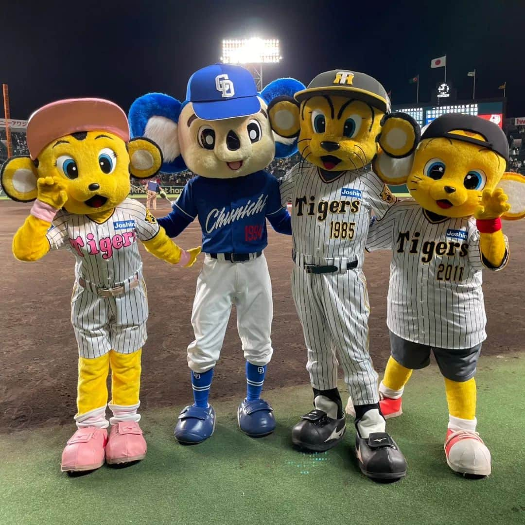 ドアラのインスタグラム：「甲子園球場は暑かった… #トラッキー #ラッキー #キー太 #ドアラ」