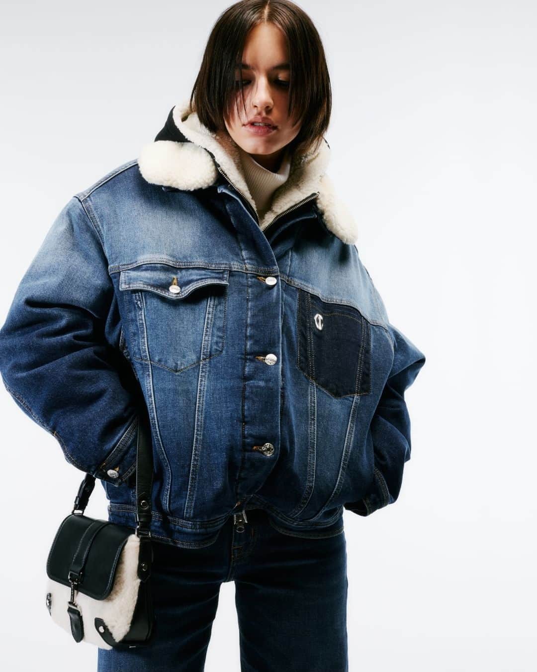 アイスバーグのインスタグラム：「Rock the denim trend all year round. From the denim jacket to the jeans, the ICEBERG Fall Winter 2023 ensemble has you covered in style and warmth.   www.iceberg.com  #iceberg1974 #iceberg #fw23 #ICEBERGFW23  #WinterDenimVibes」