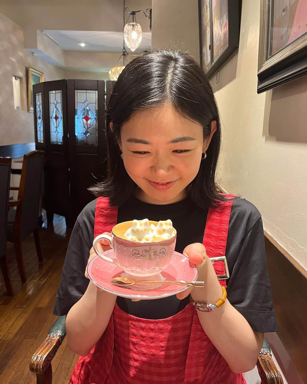 西川可奈子さんのインスタグラム写真 - (西川可奈子Instagram)「猫ちゃんを揺らしてみました。 ぷるぷるぷるぷる。  東銀座にあるカフェですよ。 Ken's珈琲店」7月16日 21時41分 - kanako_1105