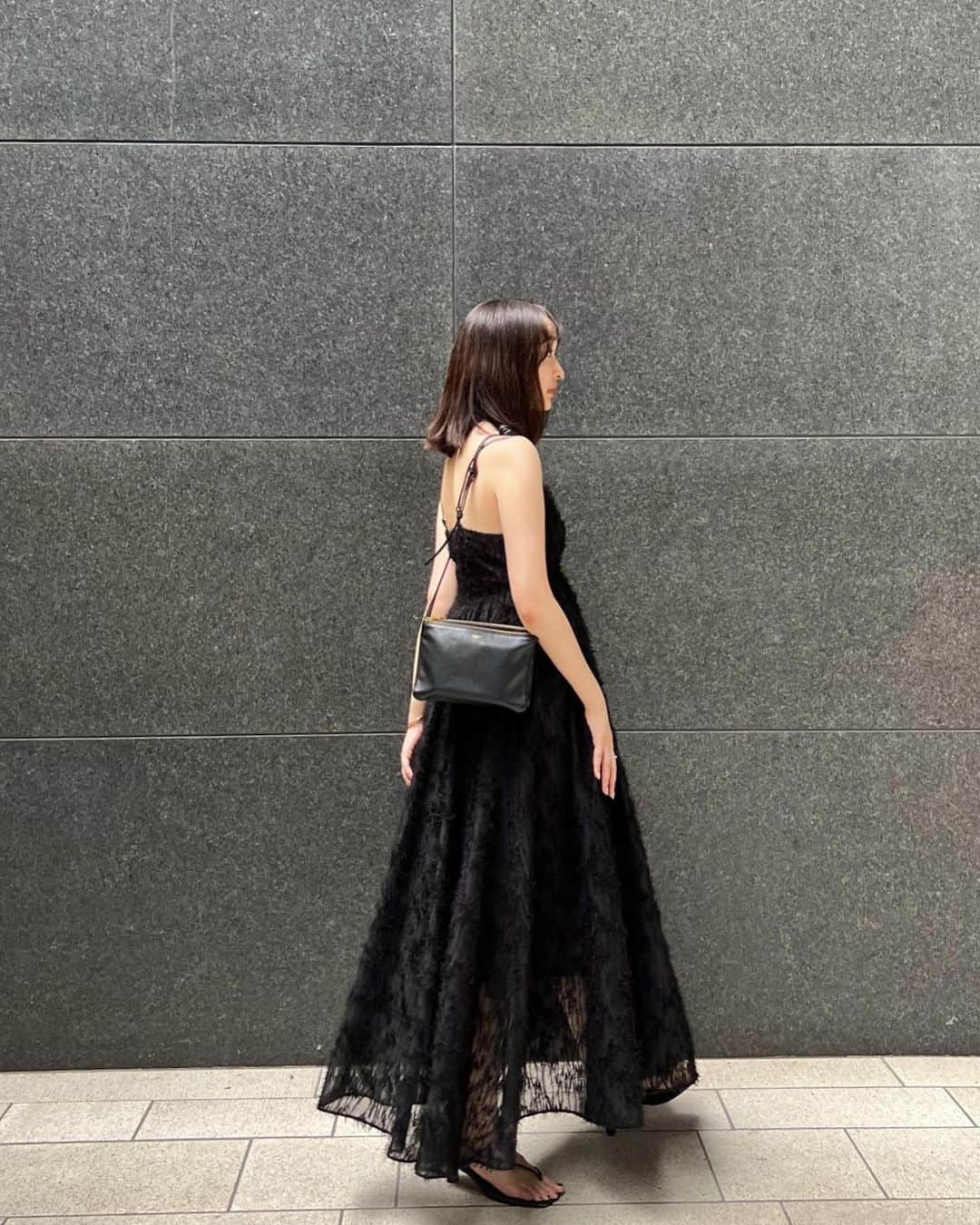 大坪はるらさんのインスタグラム写真 - (大坪はるらInstagram)「ootd🖤  間もなく発売のSNIDEL AWアイテム チラッと先見せ 、公開です。🤍  確かSNIDELプレスチームはみんな買ってたはず♡笑 そして同期が作ったワンピースと聞いて 迷わず即決。 7月下旬頃発売予定です  #SNIDEL」7月16日 21時56分 - harurappy_1211