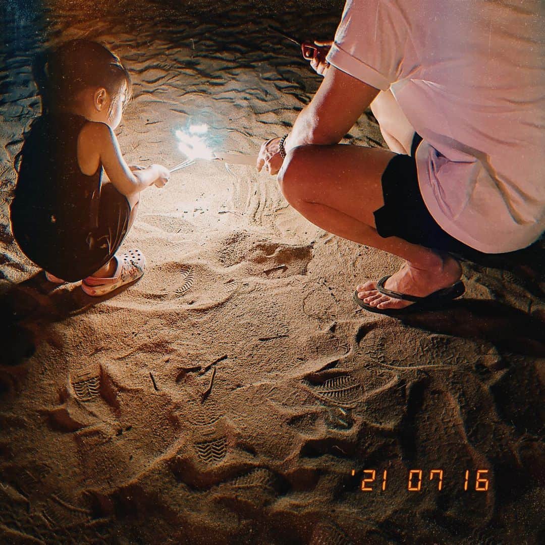 木下有希子さんのインスタグラム写真 - (木下有希子Instagram)「. 夏の思い出🎆💗👨‍👩‍👧‍👧 #エモい #familytime #今気づいた #日付間違ってる笑 #２０２３年夏の思い出」7月16日 21時50分 - ykk_1220