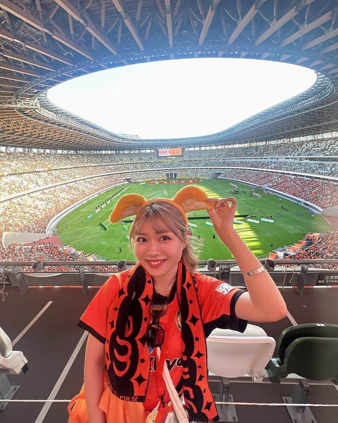 中川千尋のインスタグラム：「コロナ前？デビュー前以来の エスパルス🧡🧡🧡🧡  スポーツ観戦大好きなんだよね〜  国立競技場もよく見かけてはいたけど中に入るのは初でした テレビで見てたやつだ〜ってなったワラ  今日の試合は、J2歴代最多47,628人の観客がいたそうで❤️‍🔥❤️‍🔥 熱気も最高だった〜🤗🤗  東京楽しんでるよ〜 エスパルスは、地元の誇り！ ずっとファミリーで応援してます📣📣  #清水エスパルス #清水エスパルスサポーター #エスパルス #パルちゃん #国立競技場」