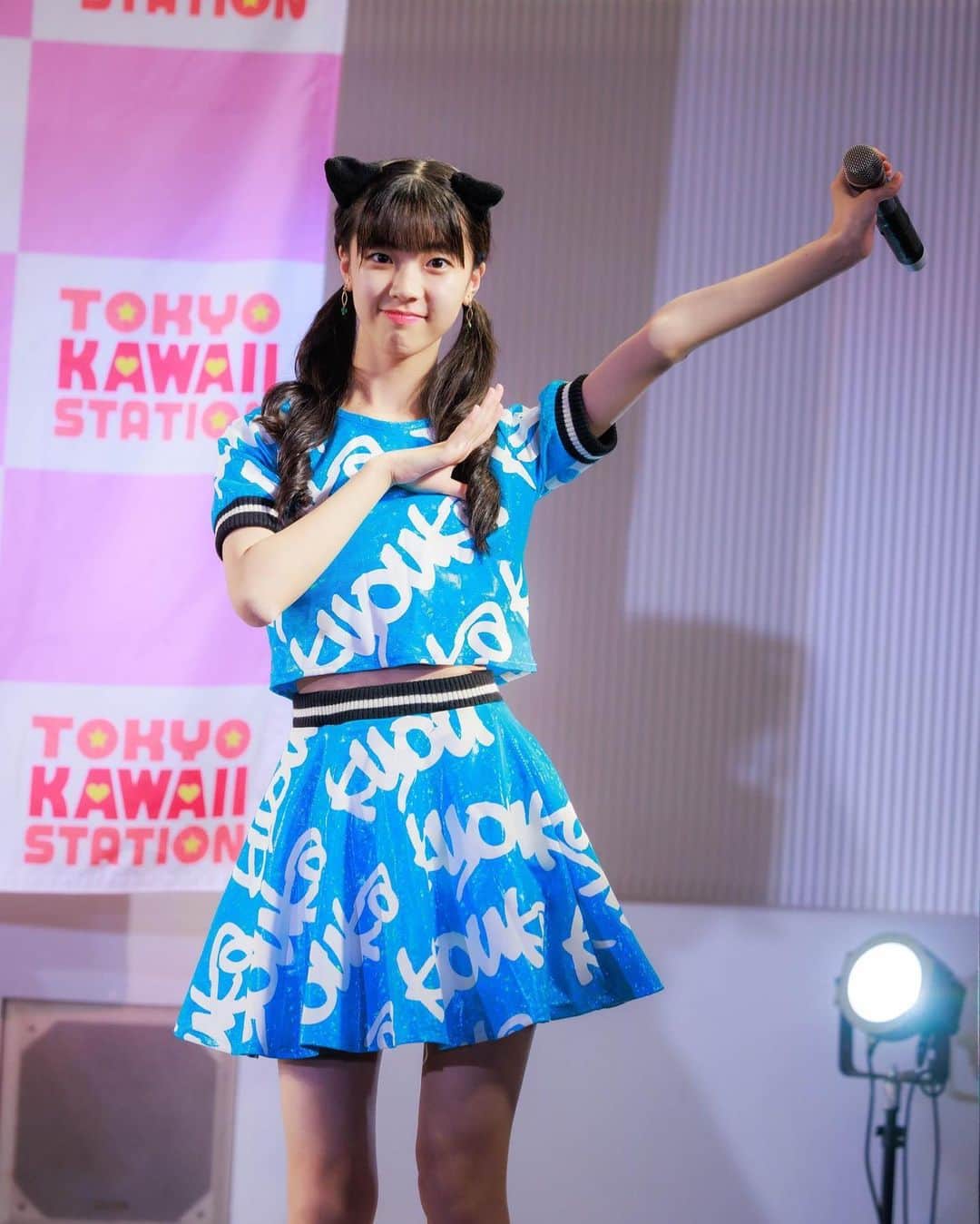 北島澪のインスタグラム：「正義のヒーロー🦸🏻  #jkfwマイコーデ #キッズモデル #インスタキッズ #ドーパミンファッション   #マイ青い夏  #jkfw」