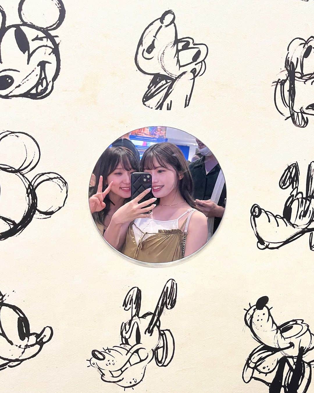のインスタグラム：「ディズニーアニメーションイマーシブ💫 ひとちゃんが誘ってくれた、最高やった もうなんか童心にかえるというか、ただただ素直な感情で魅入ってた、、 8月末までやってるからディズニー好きな人もう行ったかもやけど超絶おすすめ。🏰🤍 #disneyanimationimmersiveexperience #ディズニーアニメーションイマーシブエクスペリエンス」