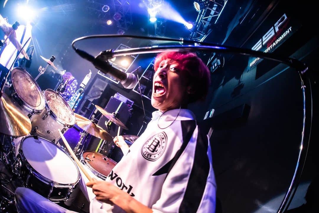 Hasshi（はっしー）さんのインスタグラム写真 - (Hasshi（はっしー）Instagram)「2023.6.11 大阪 ESPエンタテインメント CLUB GARDEN 「ぼい勢拡散集会」大阪編  大阪の熱量すごかったな！またやろう！！！ 最後のは赤いシュレックみたいなやついたから載せときます。  Photo : @lyyyyycoris761   #voisquarecat #ぼいすく #drums #drum #drummer #rock #ドラムス #ドラマー #ドラム #ドラム男子 #ロックドラマー #sakae #sakaedrums #sakaeosakaheritage #paiste #🥁 #邦楽ロック #邦ロック #ロックバンド #ライブバンド #fashion #ライブ写真 #photo #livephoto #ぼい勢」7月16日 21時59分 - hasshi_vsc