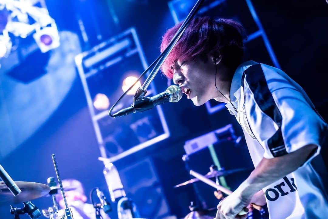 Hasshi（はっしー）のインスタグラム：「2023.6.11 大阪 ESPエンタテインメント CLUB GARDEN 「ぼい勢拡散集会」大阪編  大阪の熱量すごかったな！またやろう！！！ 最後のは赤いシュレックみたいなやついたから載せときます。  Photo : @lyyyyycoris761   #voisquarecat #ぼいすく #drums #drum #drummer #rock #ドラムス #ドラマー #ドラム #ドラム男子 #ロックドラマー #sakae #sakaedrums #sakaeosakaheritage #paiste #🥁 #邦楽ロック #邦ロック #ロックバンド #ライブバンド #fashion #ライブ写真 #photo #livephoto #ぼい勢」