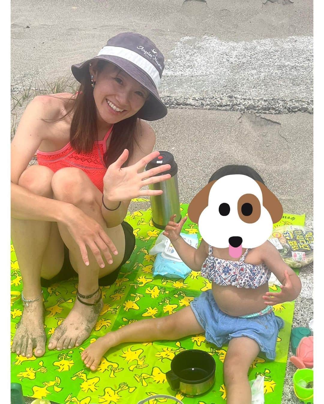 中里さや香さんのインスタグラム写真 - (中里さや香Instagram)「今年初海🏖 鵜原海水浴場に行ってきたよ！ 人全然いなくて穴場なのと、砂がサラサラで海も凄く綺麗なんだよ〜💓 水着、沢山持ってるのに最終的にこの水着が1番好きな形だからこれを着るっていう笑  帰りに日帰り温泉入るのがルーティンです😆👍 皆さんは海派？プール派？  #海#鵜原海岸 #鵜原海水浴場 #すっぴん#日焼け止めのみでok #女の子ママ #sea」7月16日 22時05分 - sayakashi1217